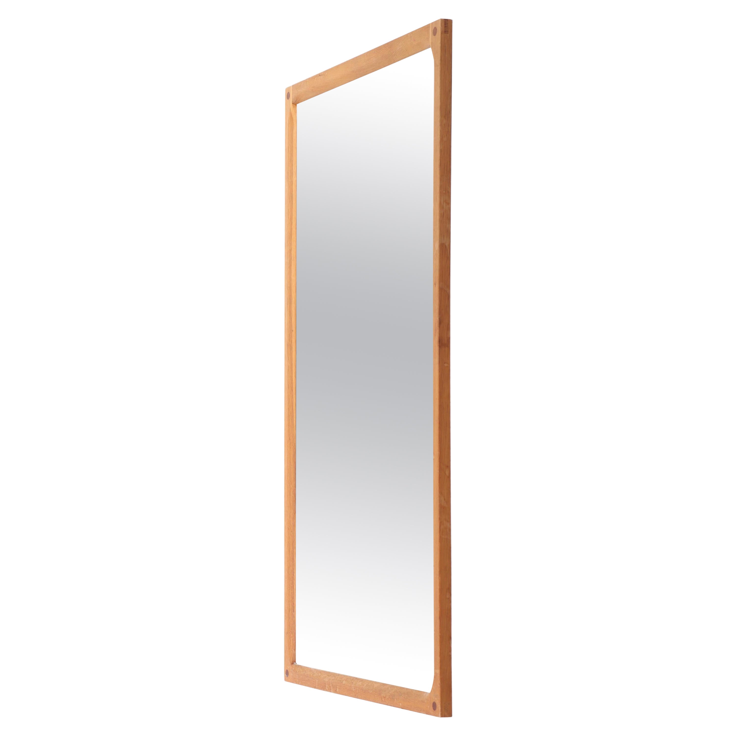 Specchio da parete del Medioevo in Oak di Aksel Kjersgaard, Danimarca Moderna, anni '60