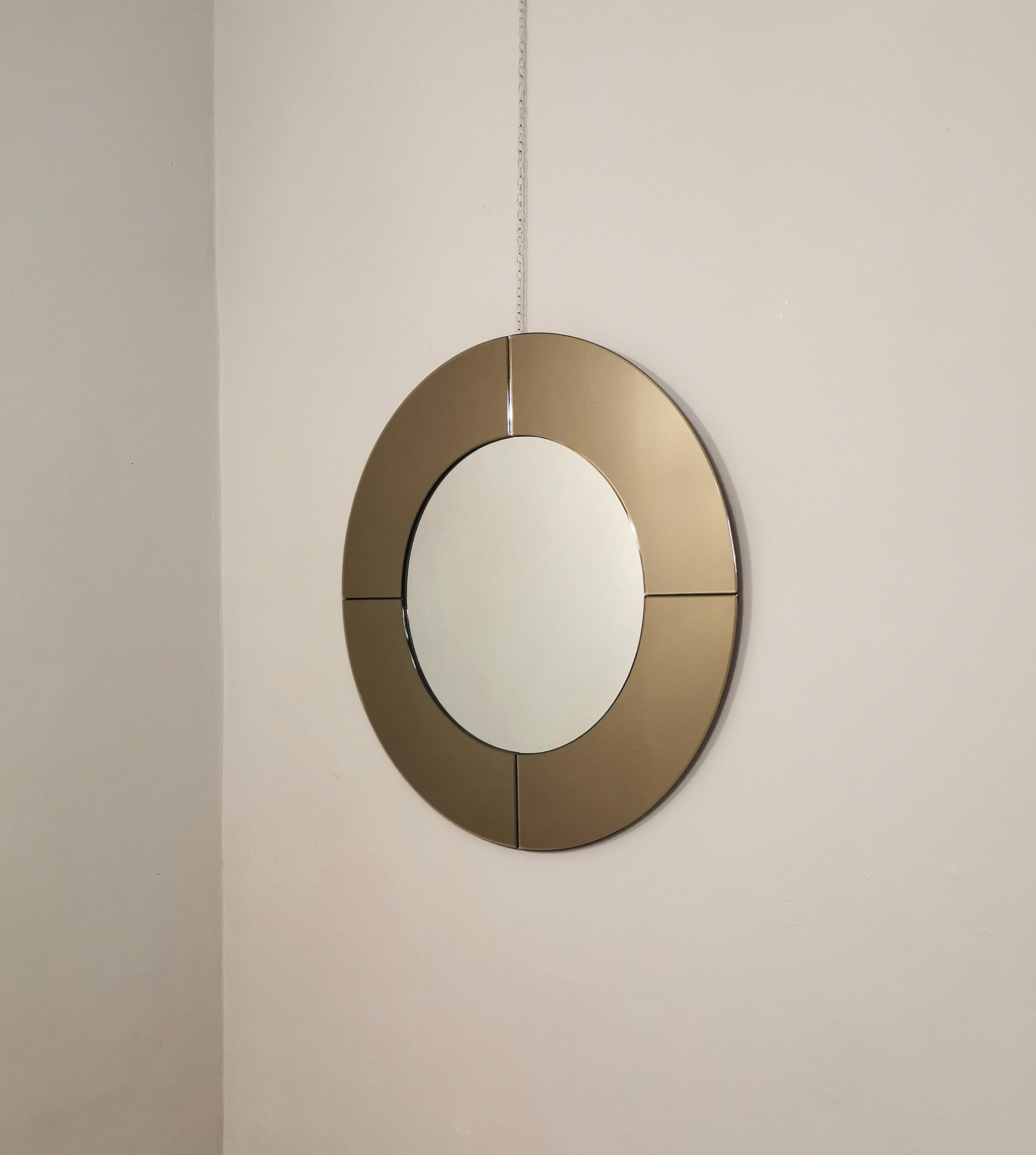 Imposing and elegant circular wall mirror in mirrored glass in the shade of smoky gray. The mirror is adaptable to any type of environment from vintage to modern. Made in Italy in the 70s.




Note: We try to offer our customers an excellent service