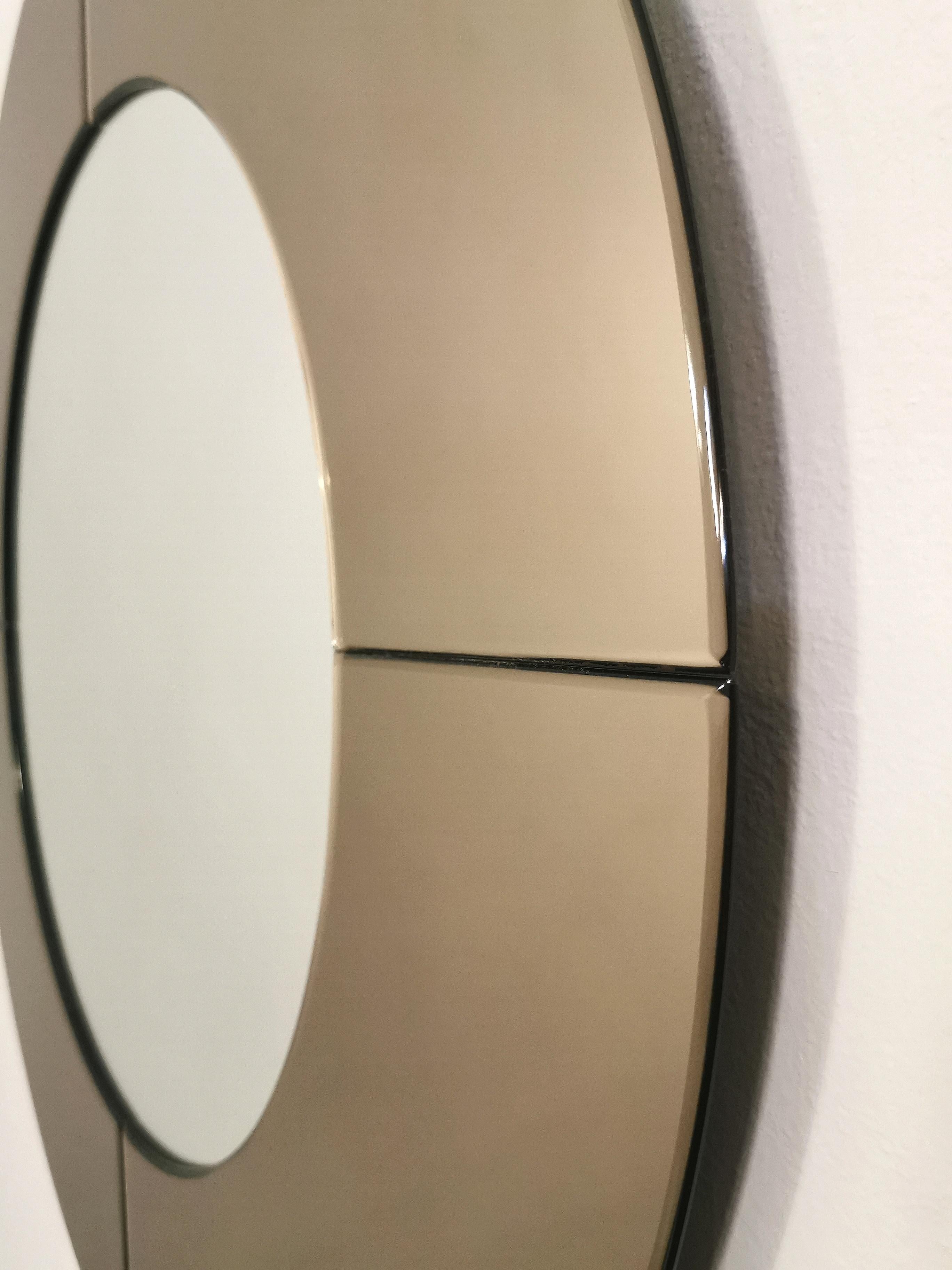 Midcentury Wall Mirror Mirrored Glass Smoked Round Large Italian Design 1970s In Good Condition For Sale In Palermo, IT
