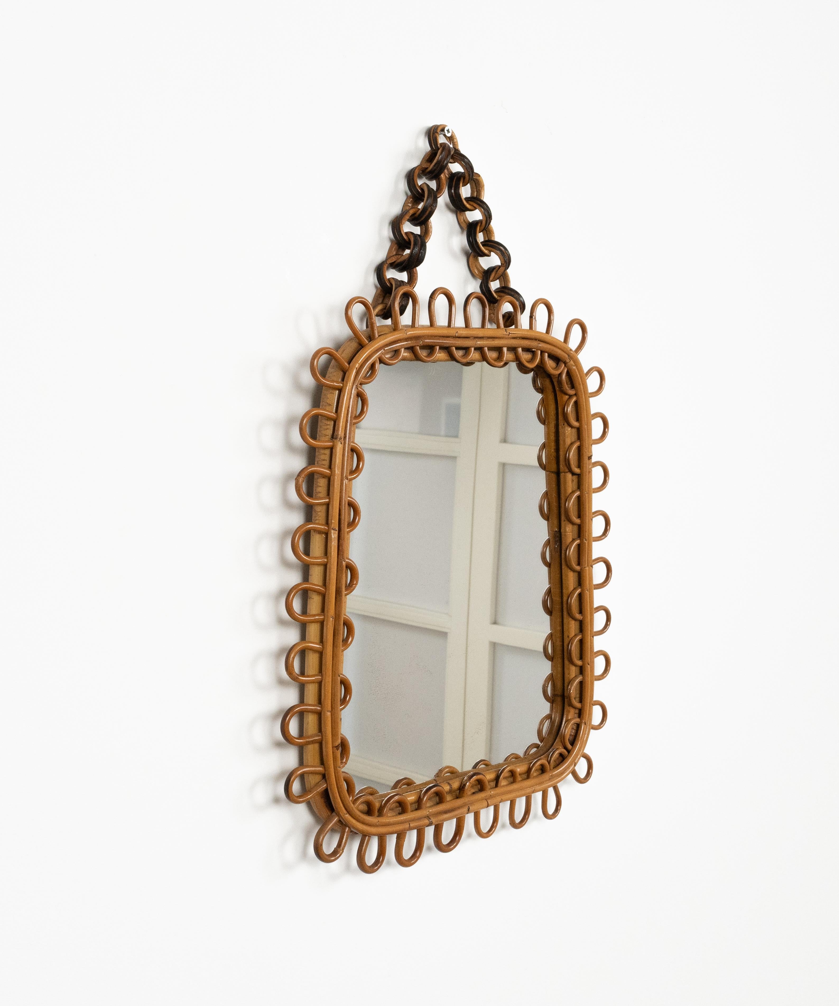 Midcentury beautiful squared wall mirror with chain in bamboo and rattan in the style of Italian design Franco Albini.   

Made in Italy in the 1960s.

A highly decorative bamboo and rattan mirror with the taste of the Mediterranean Coast style.