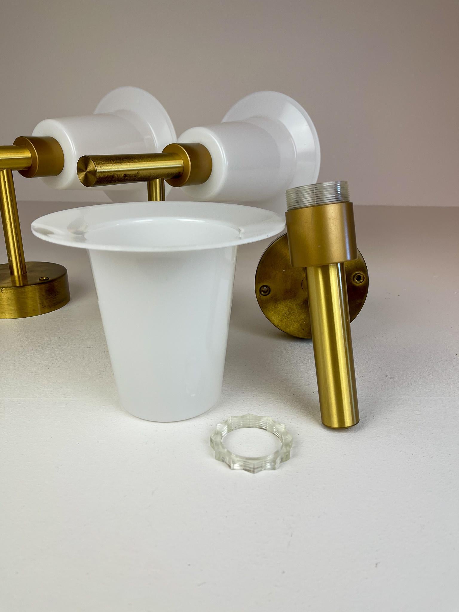 Midcentury Wall-Mounted Brass and Acrylic Lamps Luxus, Sweden, 1960s For Sale 6
