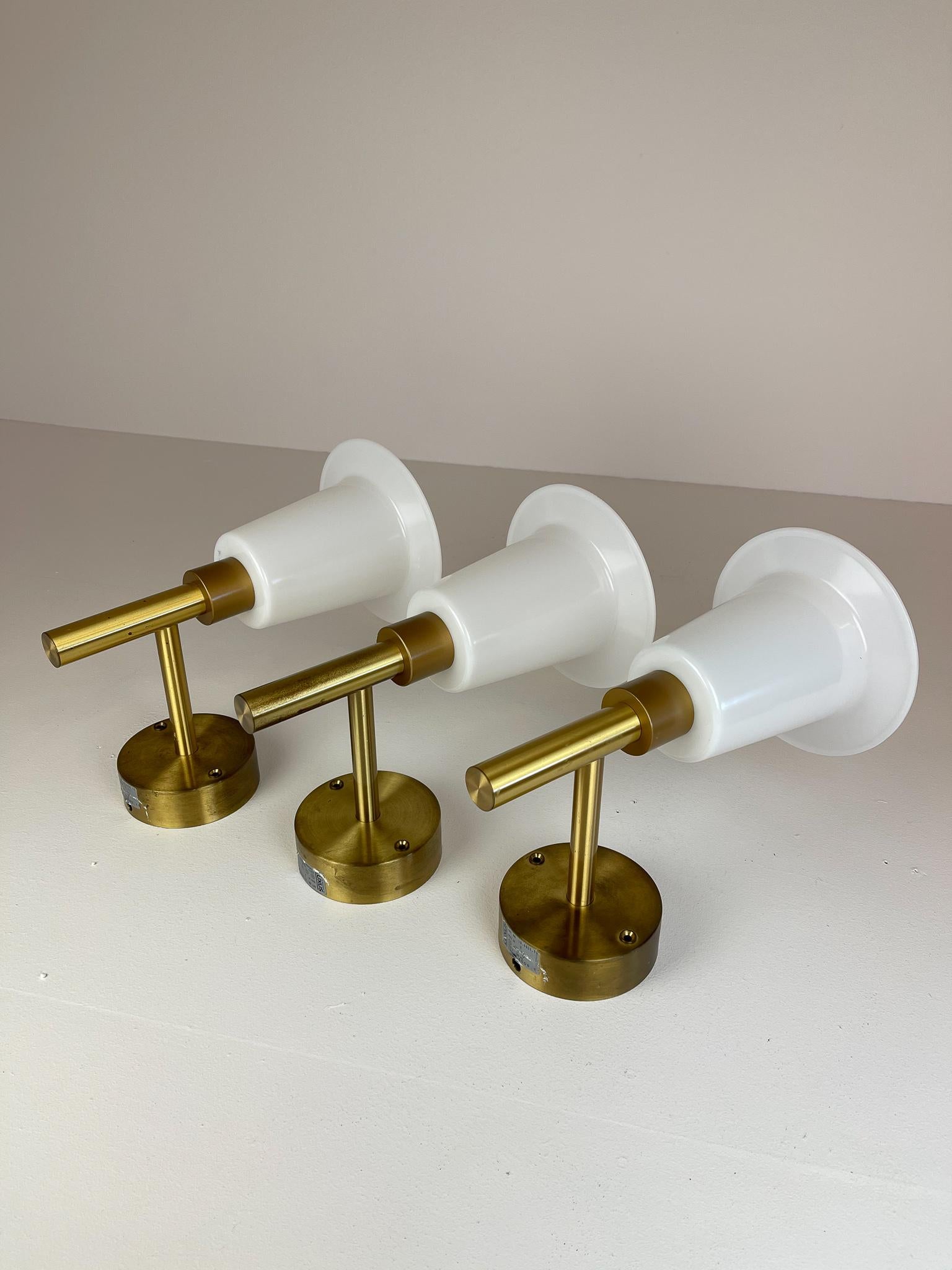 Midcentury Wall-Mounted Brass and Acrylic Lamps Luxus, Sweden, 1960s For Sale 1