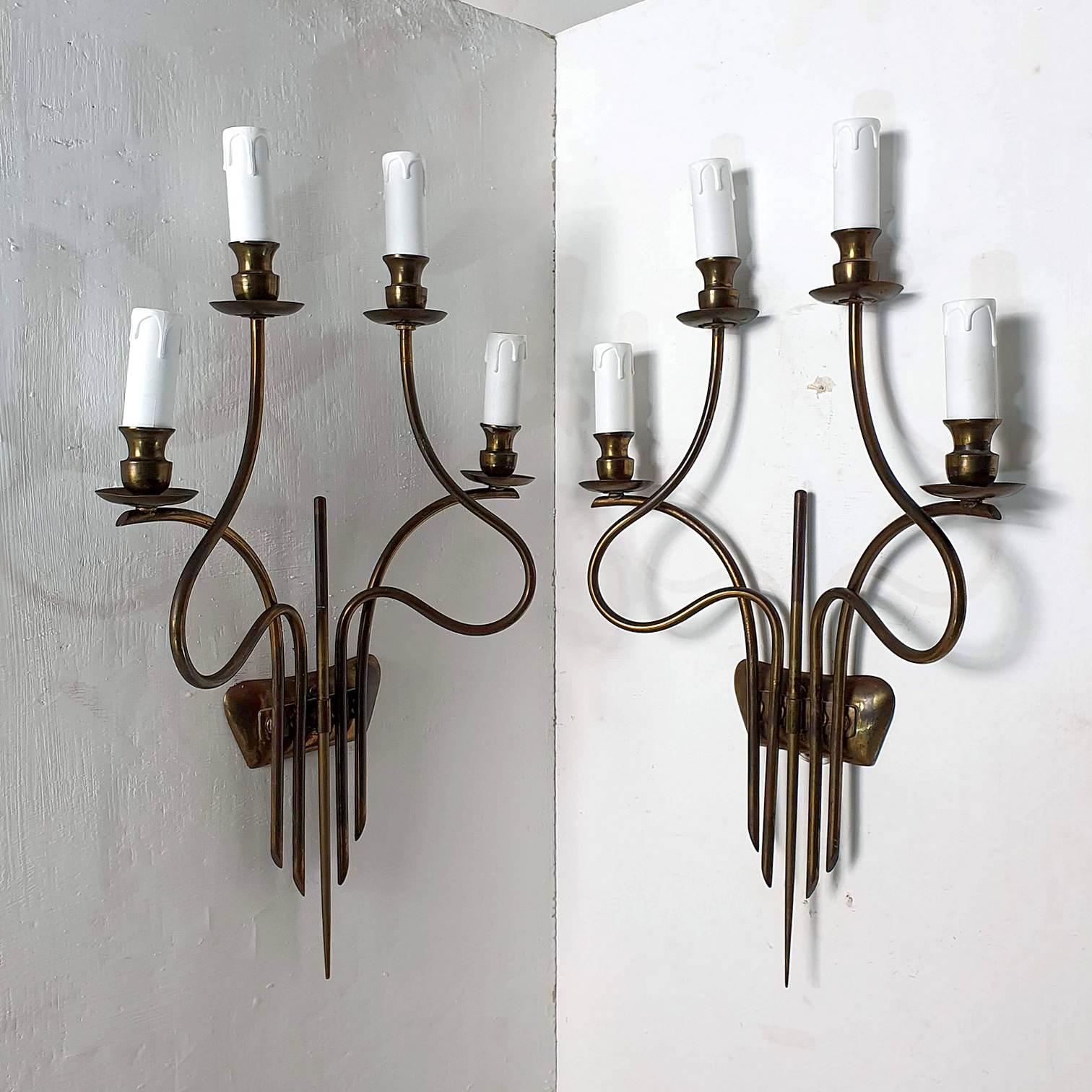 An unusual pair of large mid-century brass sconces or wall lights by Guglielmo Ulrich, circa 1940's, Italy. The brass has not been polished but to show the original patina. Can be polished upon purchase.
Each with four E 14 light bulbs. Fully