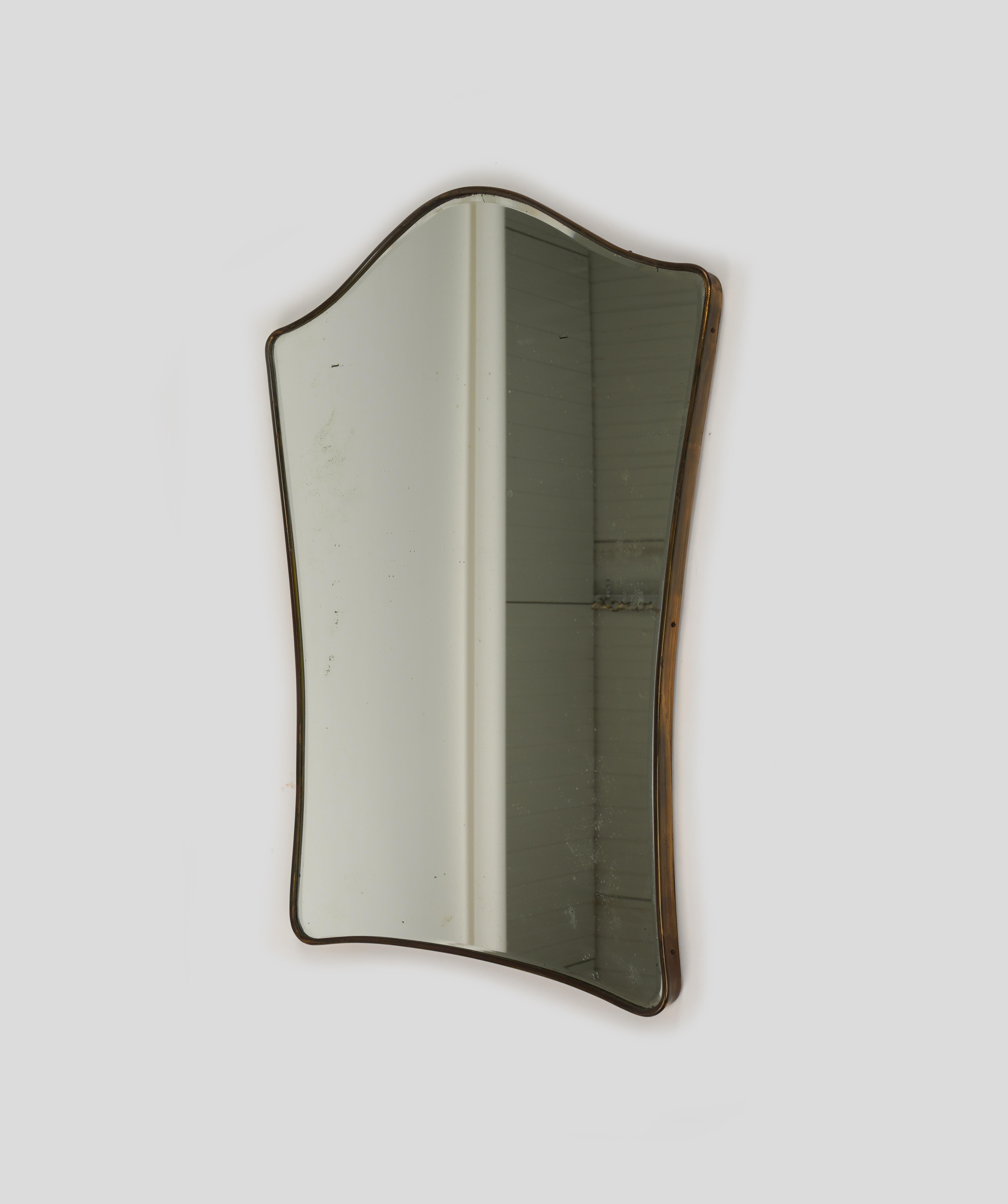 Midcentury Wall Shield Mirror with Brass Gio Ponti Style, Italy 1950s In Good Condition In Rome, IT