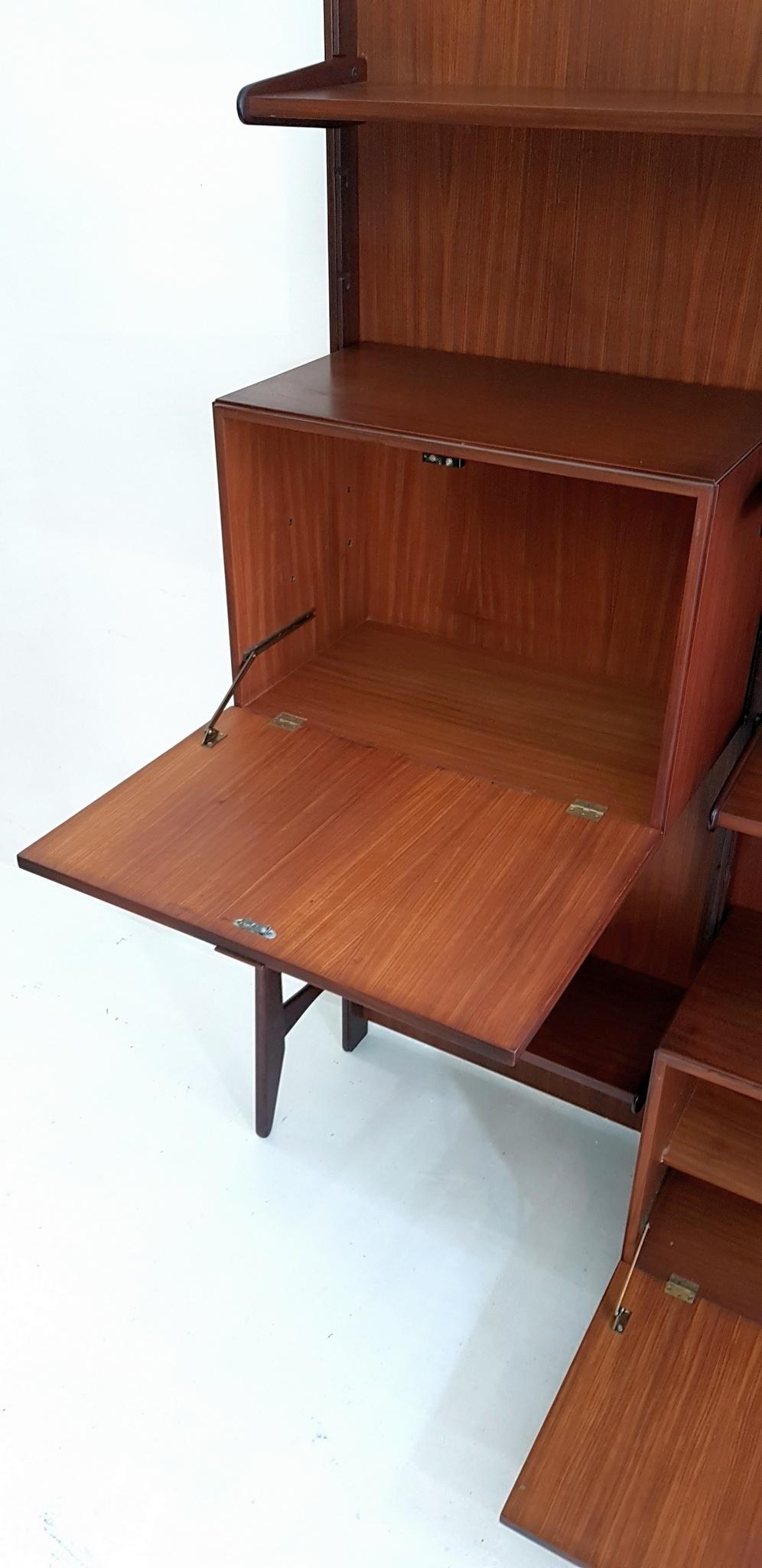 20th Century Midcentury Wall Unit Bookshelf by Fratelli Proserpio, Italy For Sale