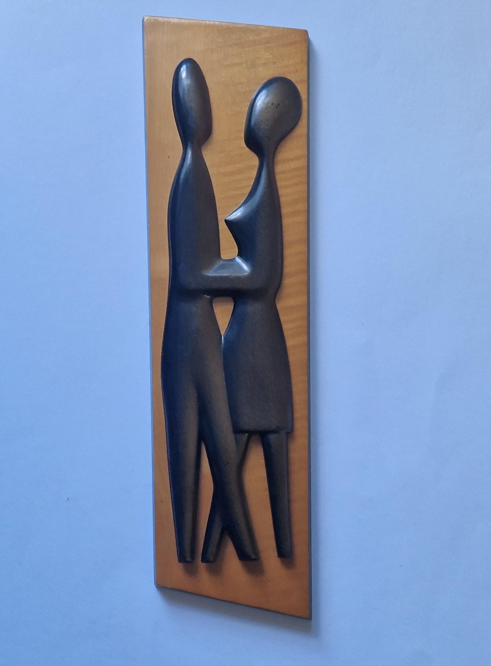 Escultura mural de madera de mediados de siglo Amantes, años 70 Lacado en venta