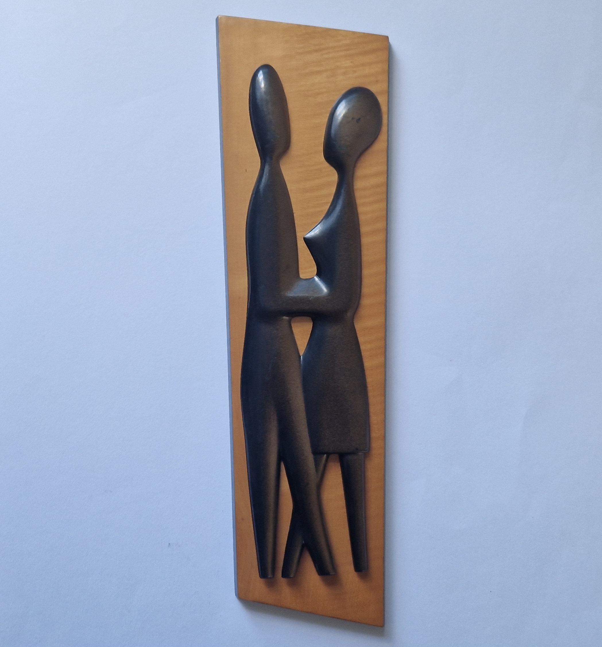 Escultura mural de madera de mediados de siglo Amantes, años 70 Madera en venta