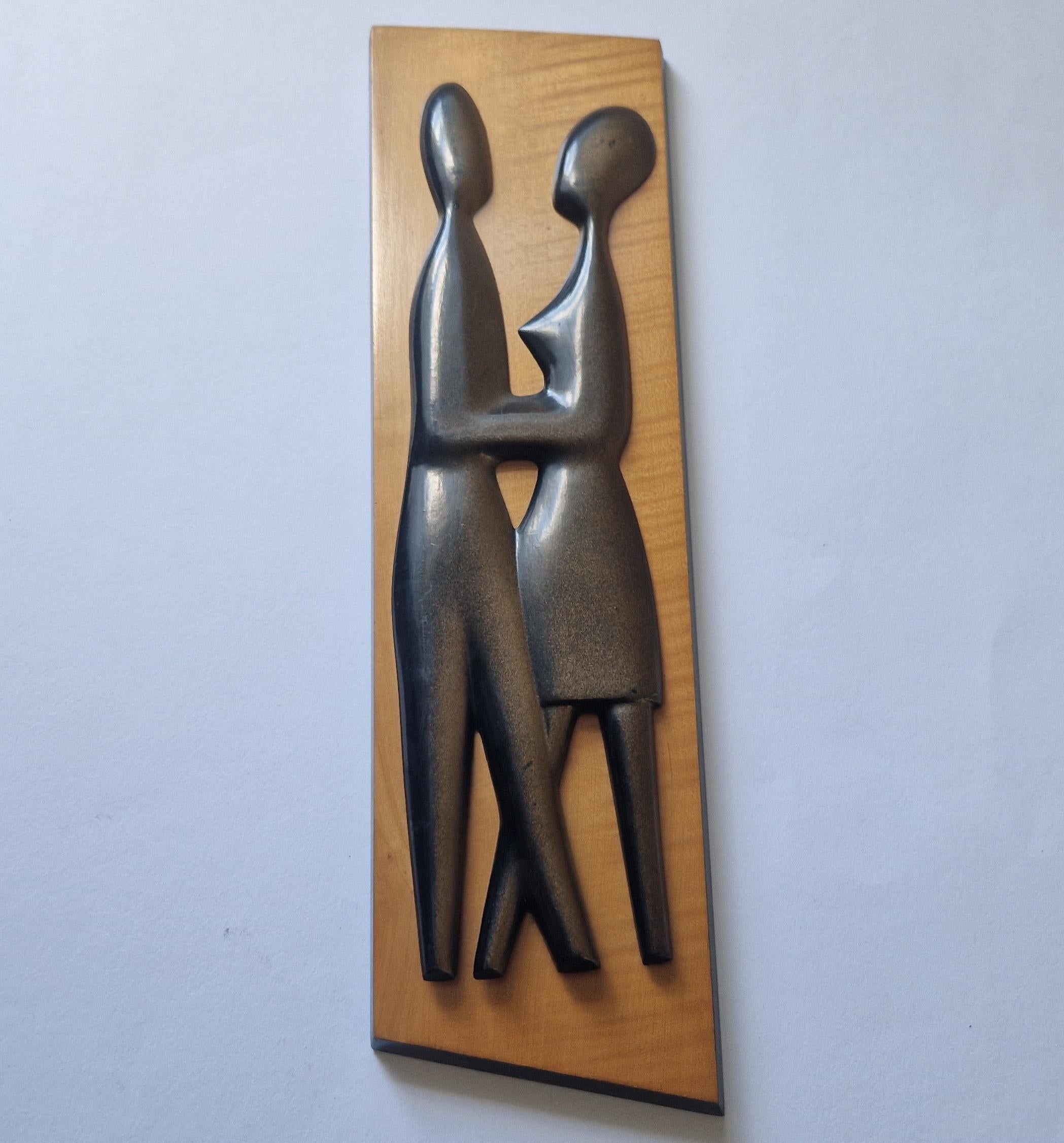 Escultura mural de madera de mediados de siglo Amantes, años 70 en venta 1