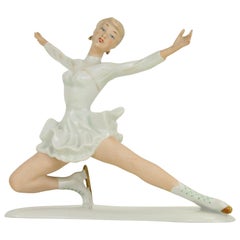 Figurine en porcelaine de Wallendorf représentant une patineuse Sonja Henie, milieu du siècle dernier