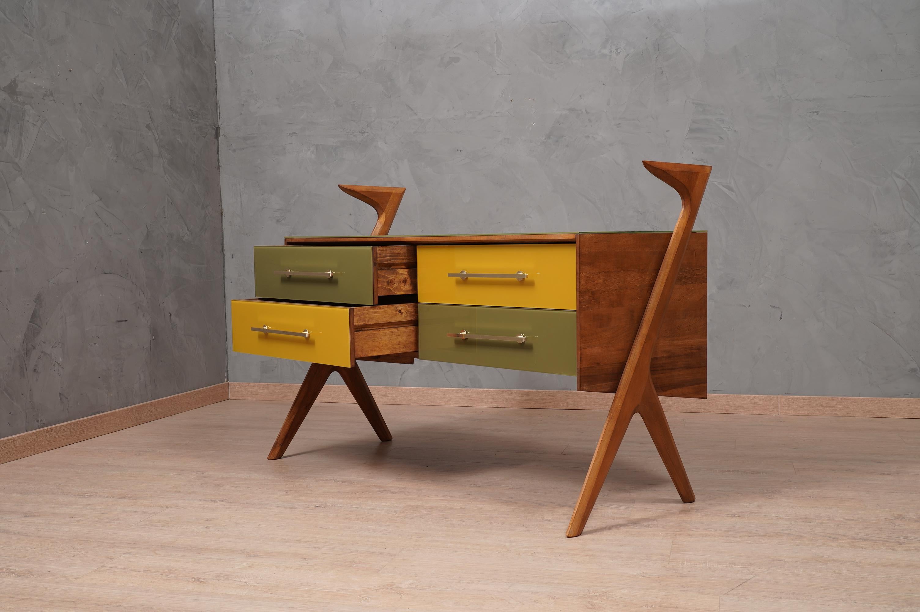 MidCentury Walnut and Art Glass Italian Commodes, 1950 In Good Condition For Sale In Rome, IT