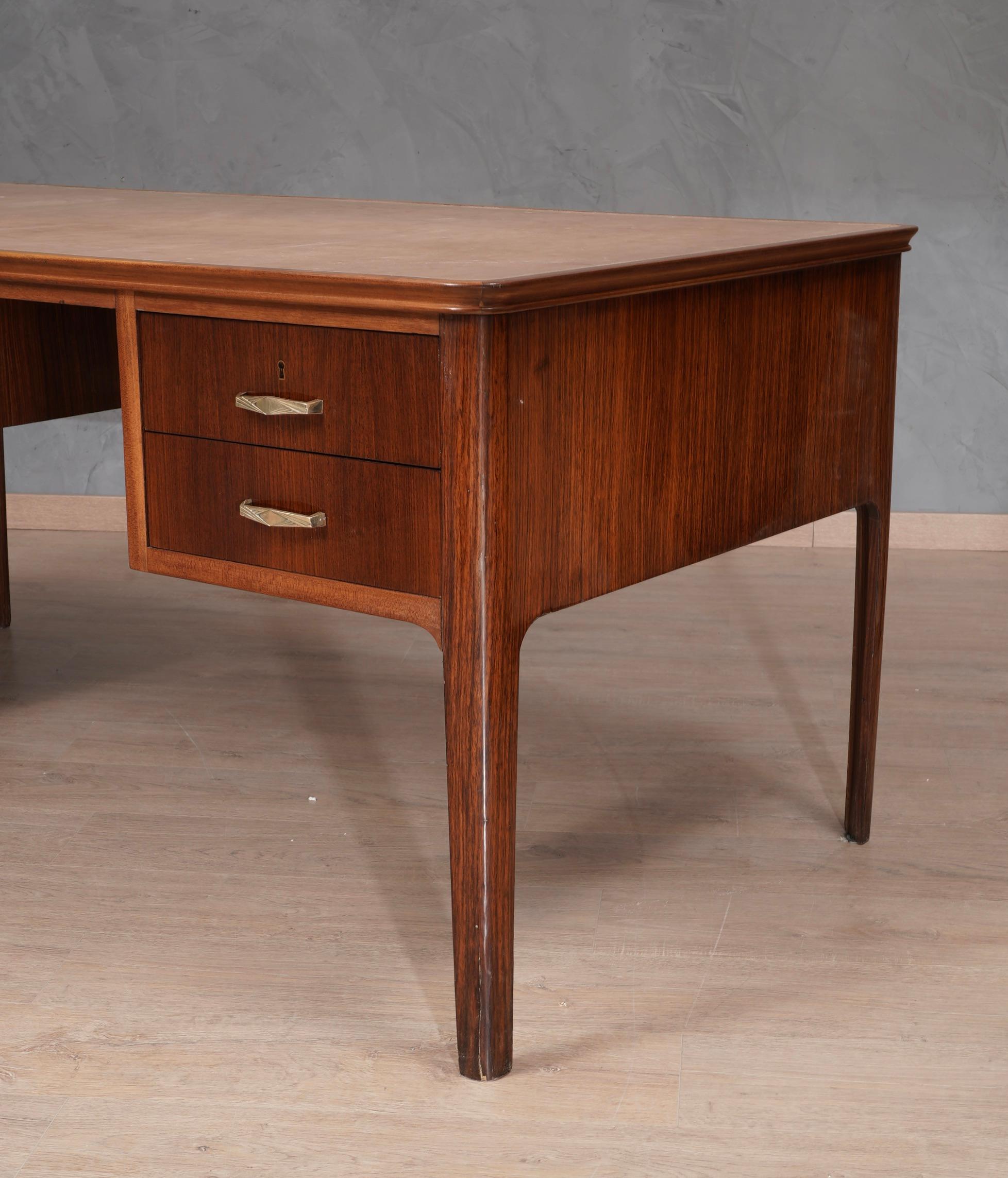 Midcentury Walnut and Leather Italian Writing Desk, 1950 In Good Condition For Sale In Rome, IT
