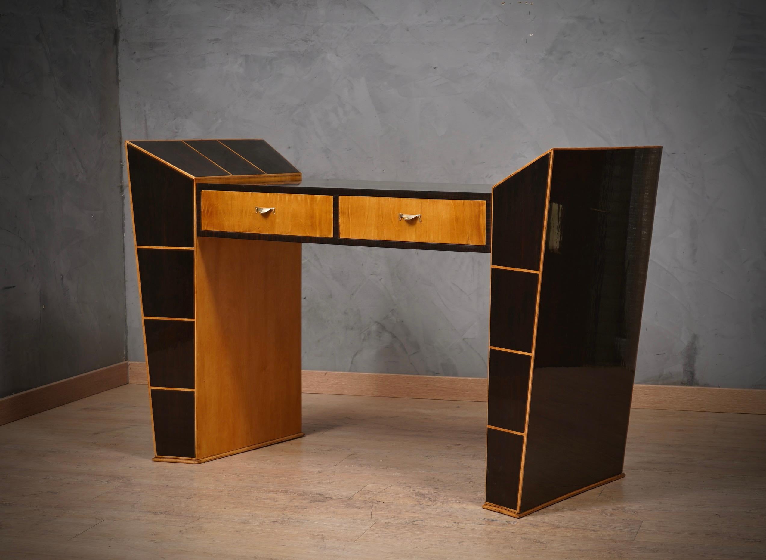 Beautiful desk in characteristic Italian style of Paolo Buffa, Vittorio Dassi and Osvaldo Borsani. Very particular design. Right size will perfectly fill a corner of your home.

Veneer in walnut wood and maple wood. Top and external part all in