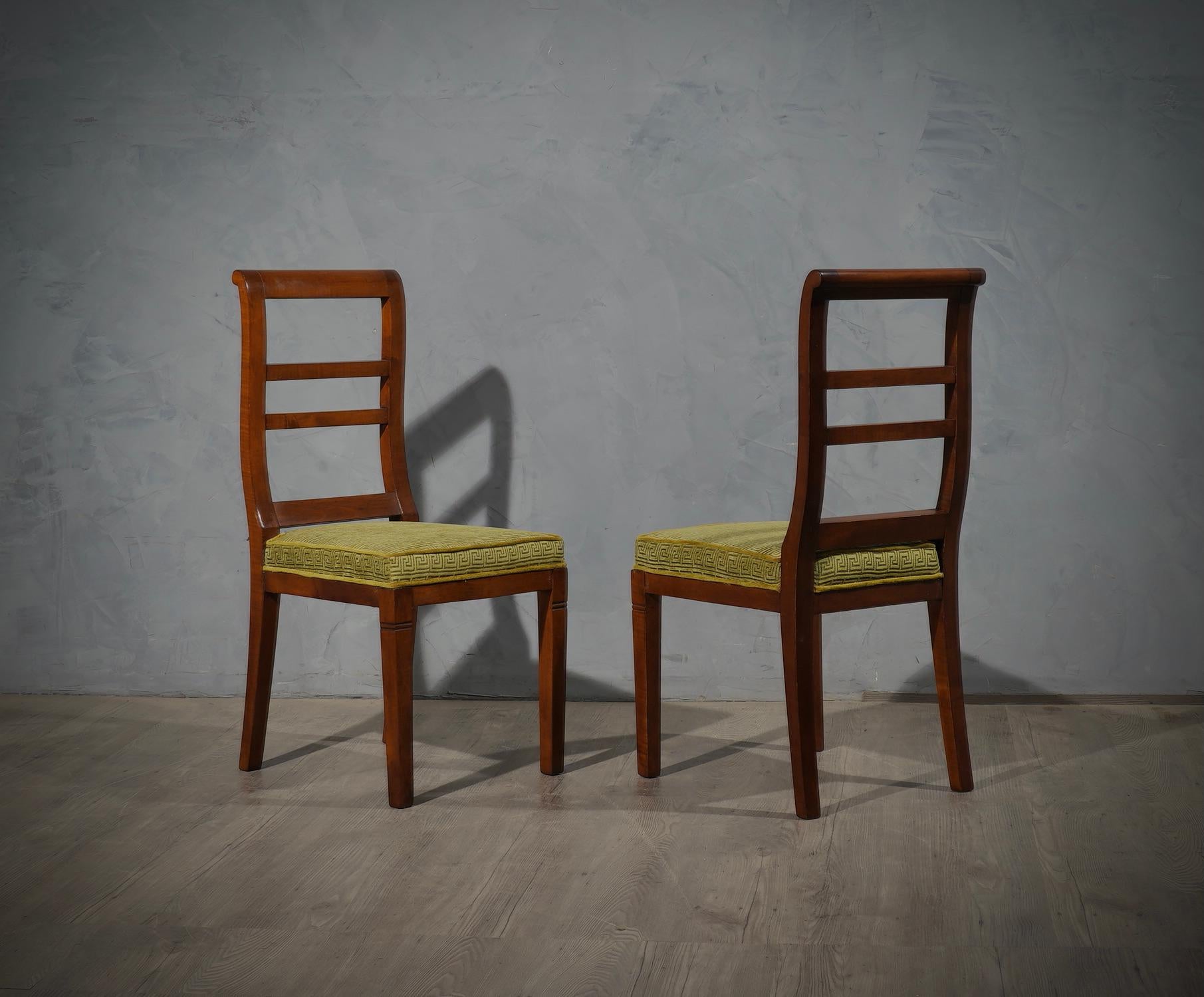 Italian MidCentury Walnut Brass and Velvet Dinning Room Chairs, 1950 For Sale