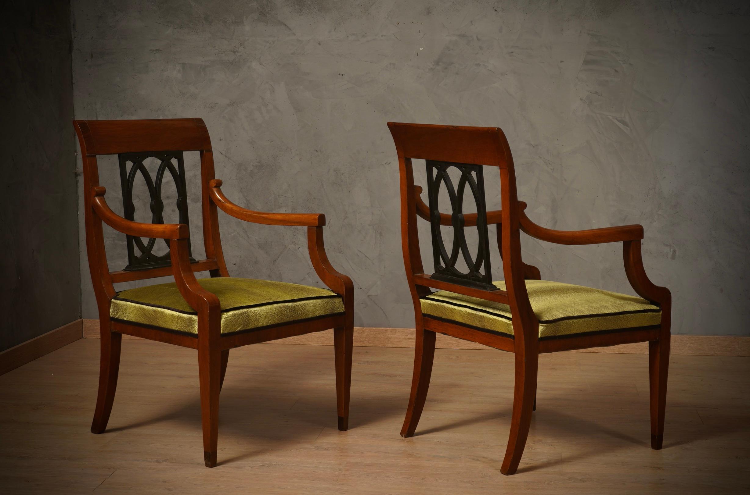 Mid-Century Modern In The Style Biedermeier Walnut Wood and Velvet Dinning Room ArmChairs, 1940