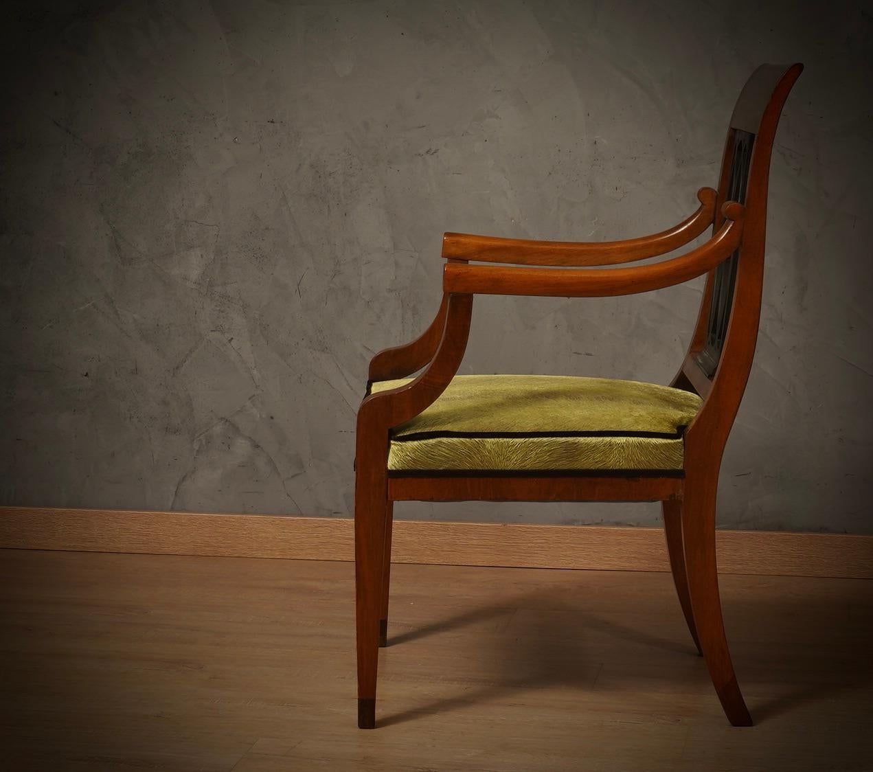 In The Style Biedermeier Walnut Wood and Velvet Dinning Room ArmChairs, 1940 In Good Condition In Rome, IT
