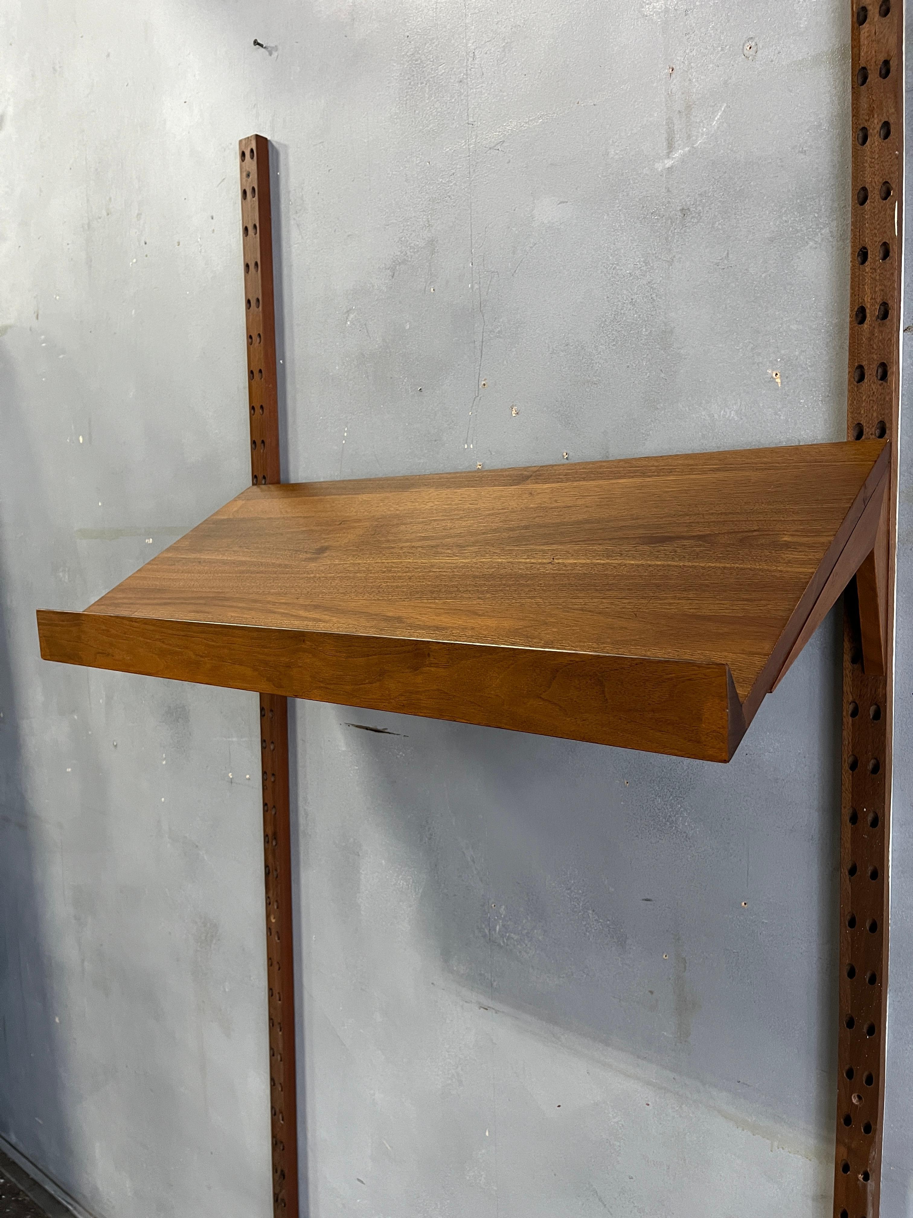 Midcentury Walnut Cado Display Shelf  In Good Condition For Sale In BROOKLYN, NY