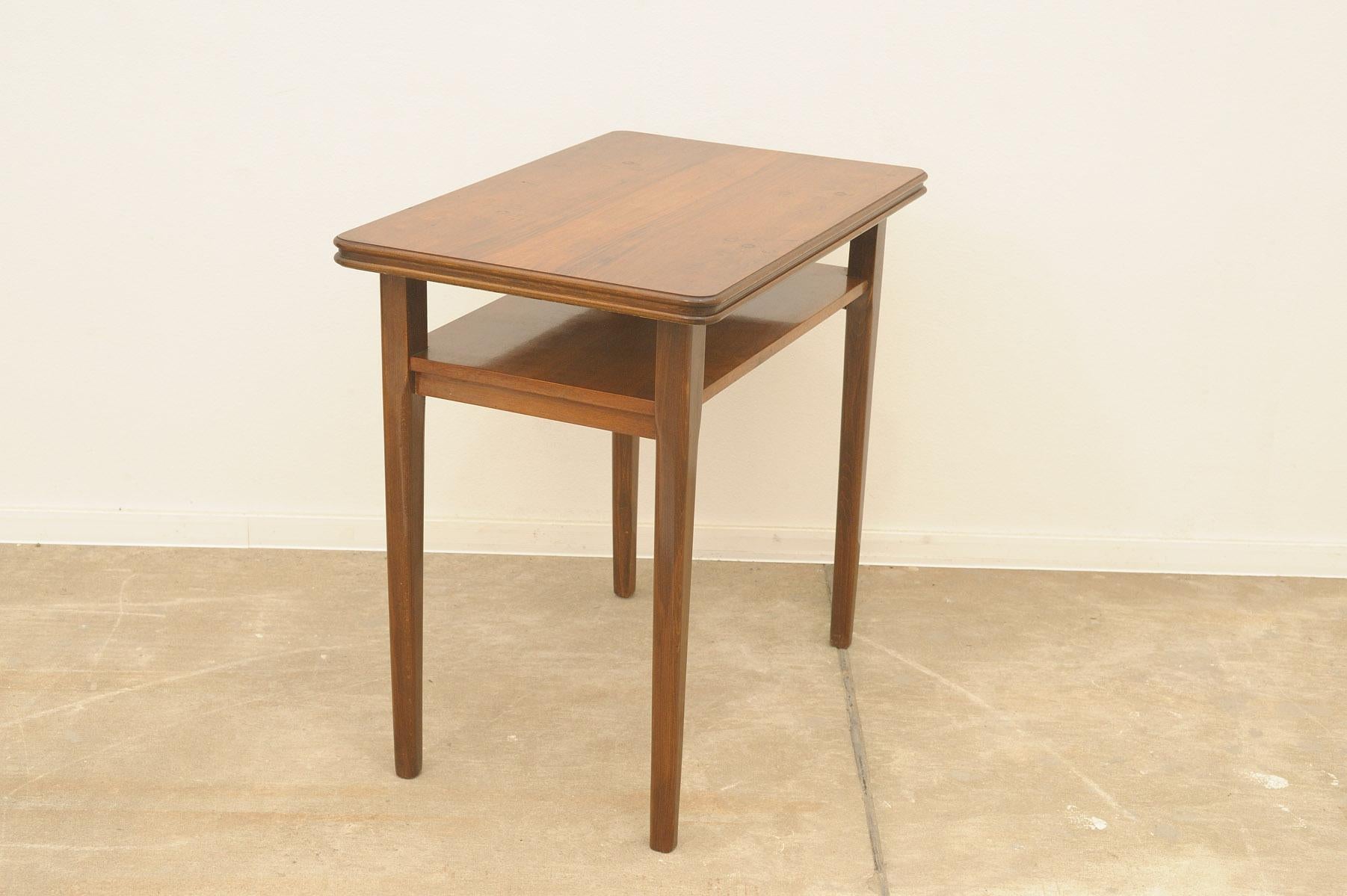  Midcentury walnut coffee table, Czechoslovakia, 1950´s For Sale 2