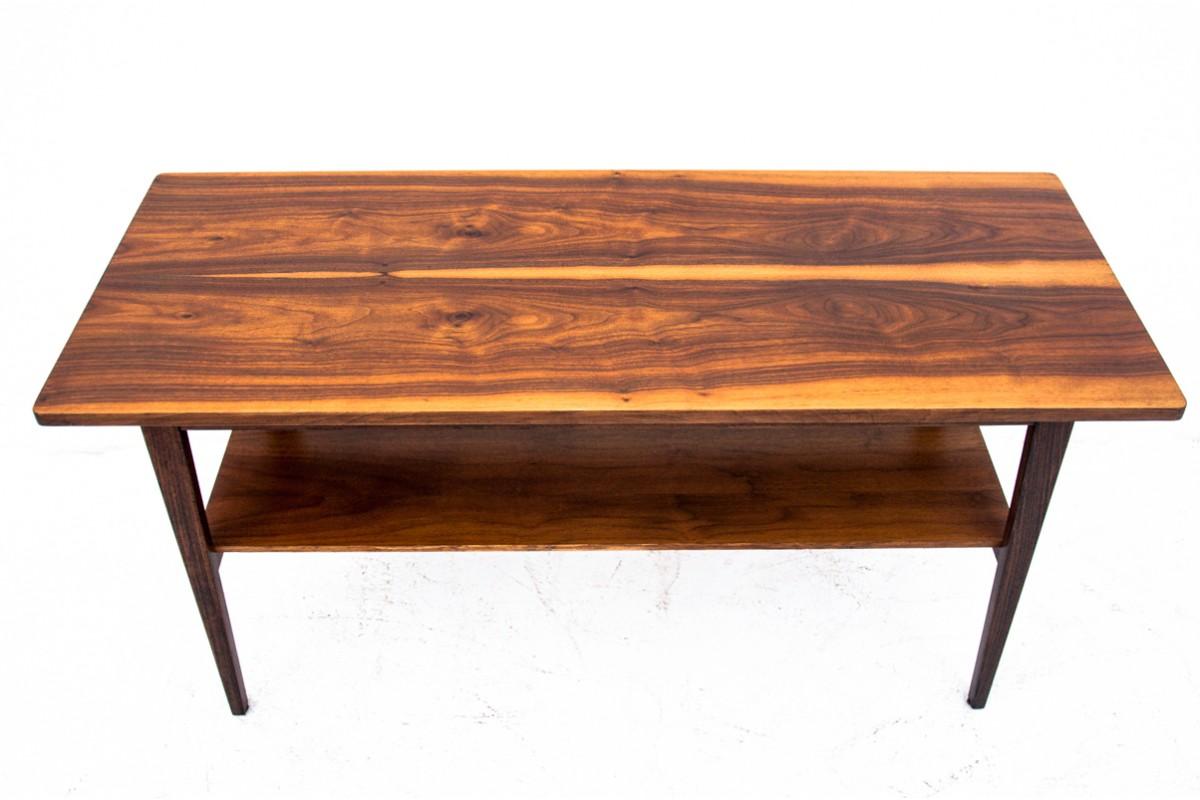 Midcentury Walnut Coffee Table, Poland, 1950s, Restored For Sale 1