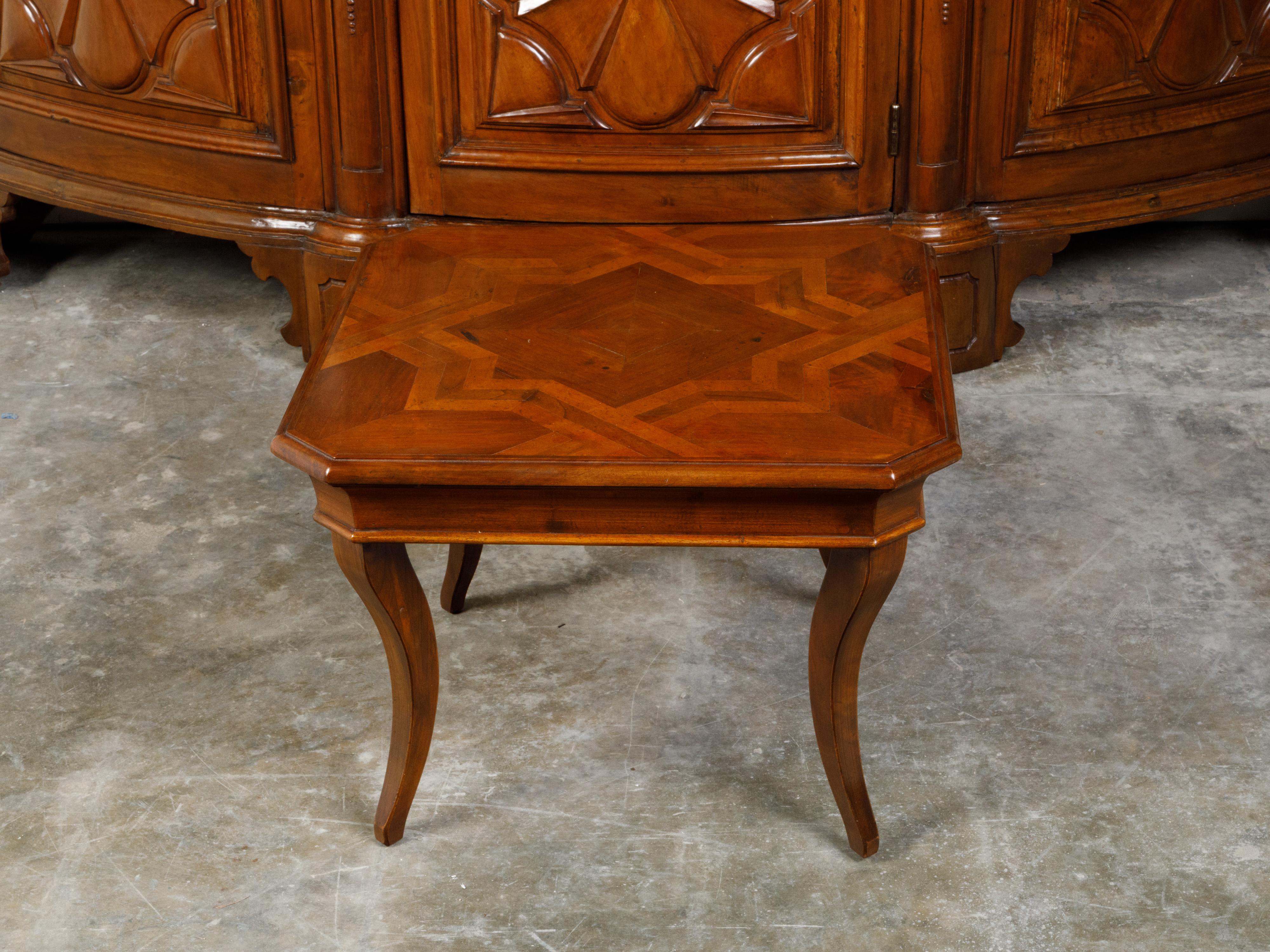 Midcentury Walnut Coffee Table with Star Inlay and Curving Legs For Sale 5