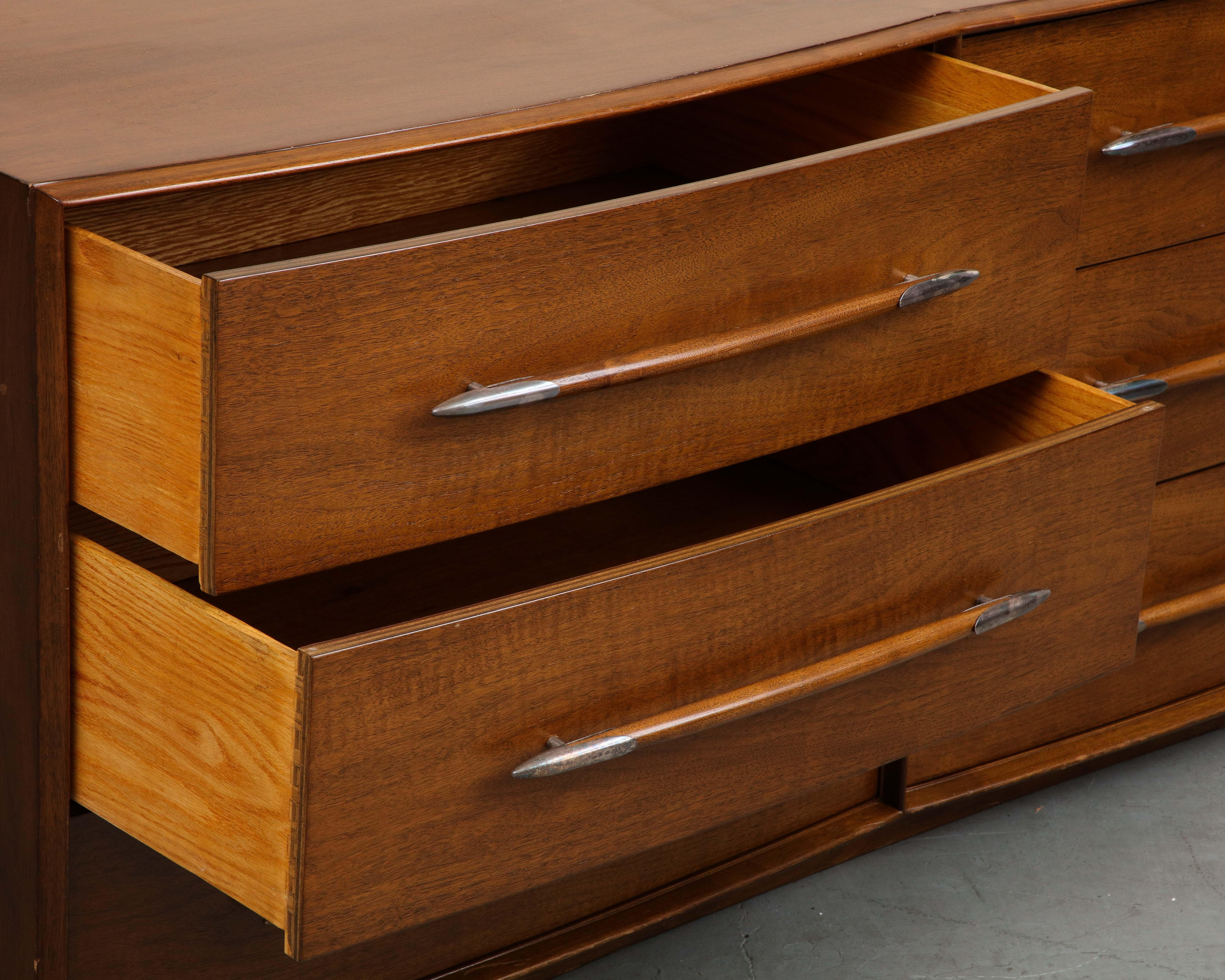 Midcentury Walnut Dresser, by T.H. Robsjohn-Gibbings for Widdicomb In Good Condition For Sale In Chicago, IL