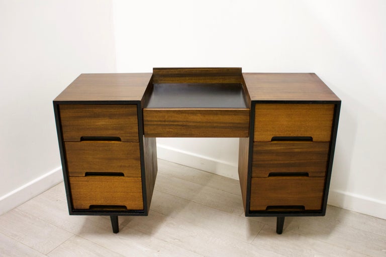 - Midcentury dressing table
- Manufactured in the UK by Stag Furniture
- Made from walnut and walnut veneer.
  