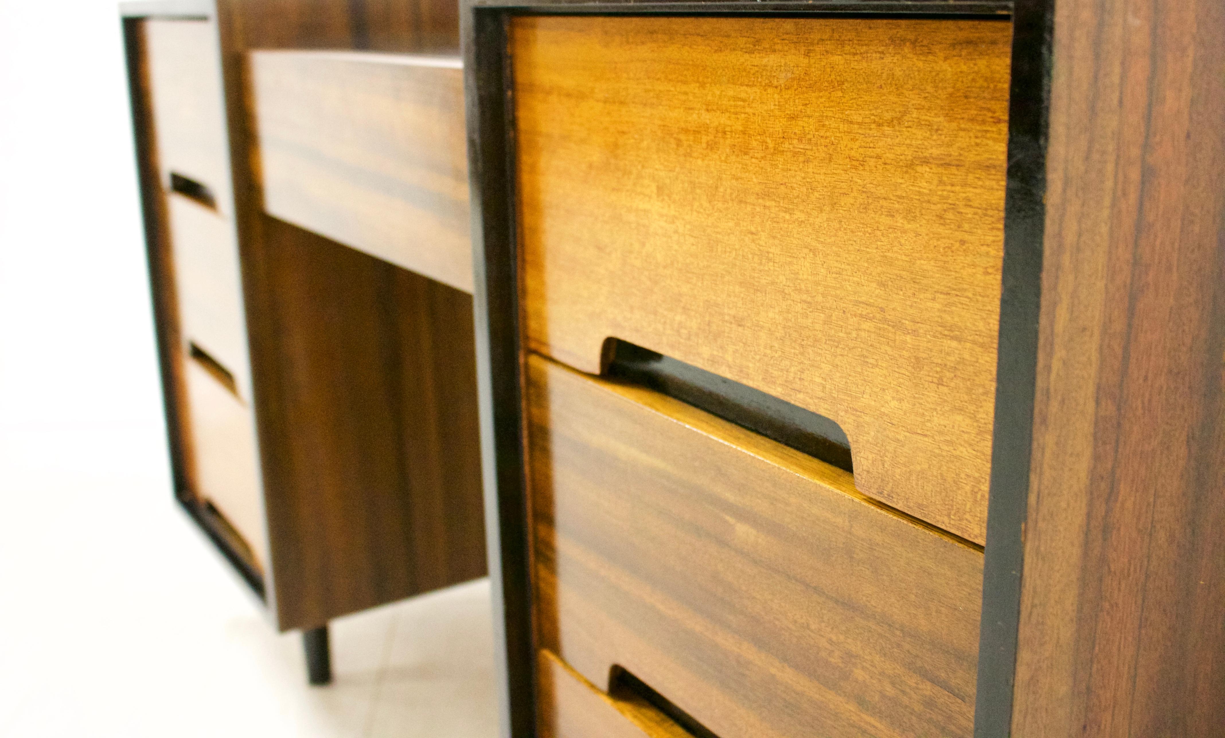 Midcentury Walnut Dressing Table from Stag Furniture, 1960s In Good Condition For Sale In South Shields, Tyne and Wear