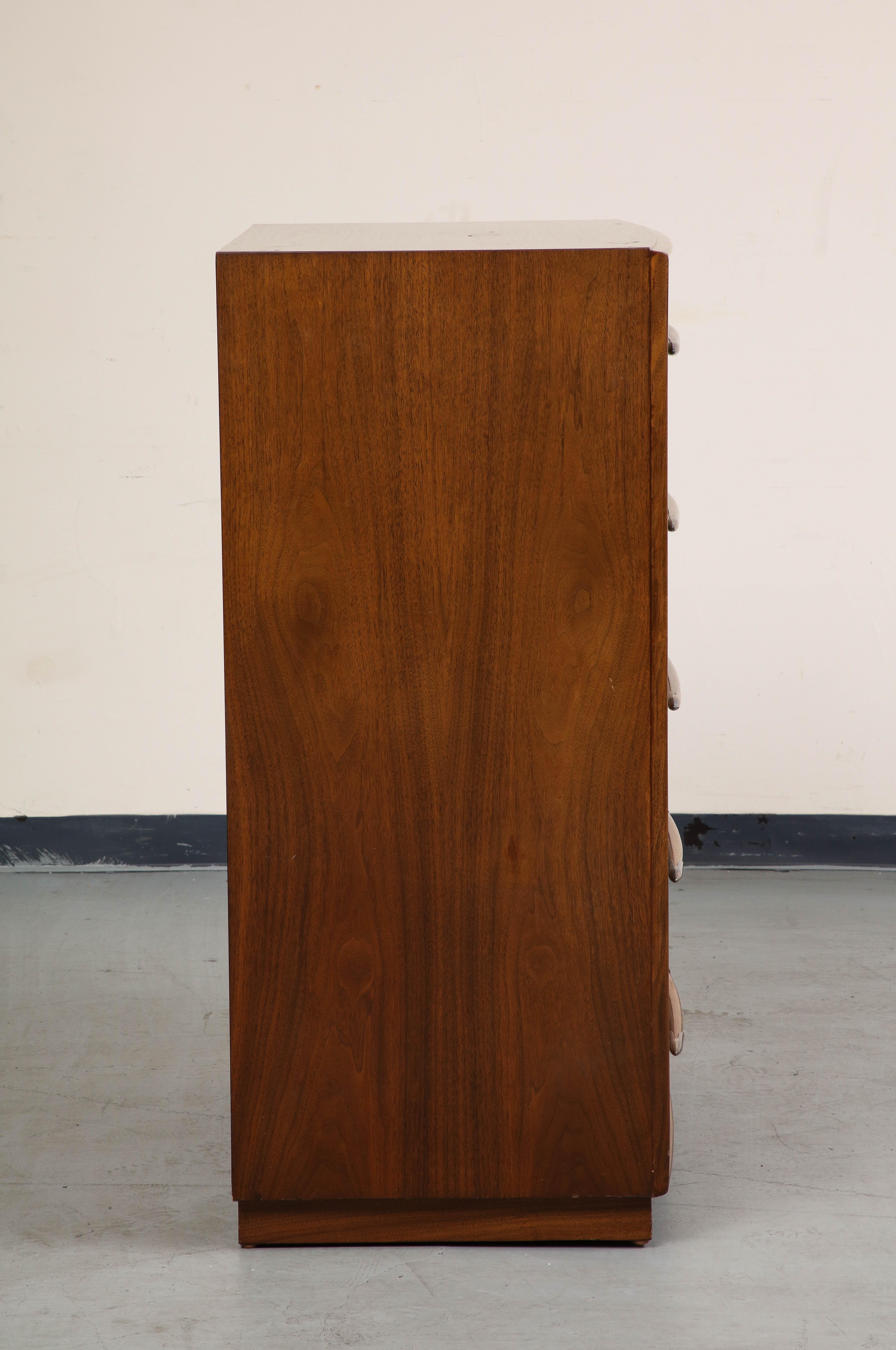 Midcentury Walnut Highboy Dresser, by T.H. Robsjohn-Gibbings for Widdicomb In Good Condition For Sale In Chicago, IL