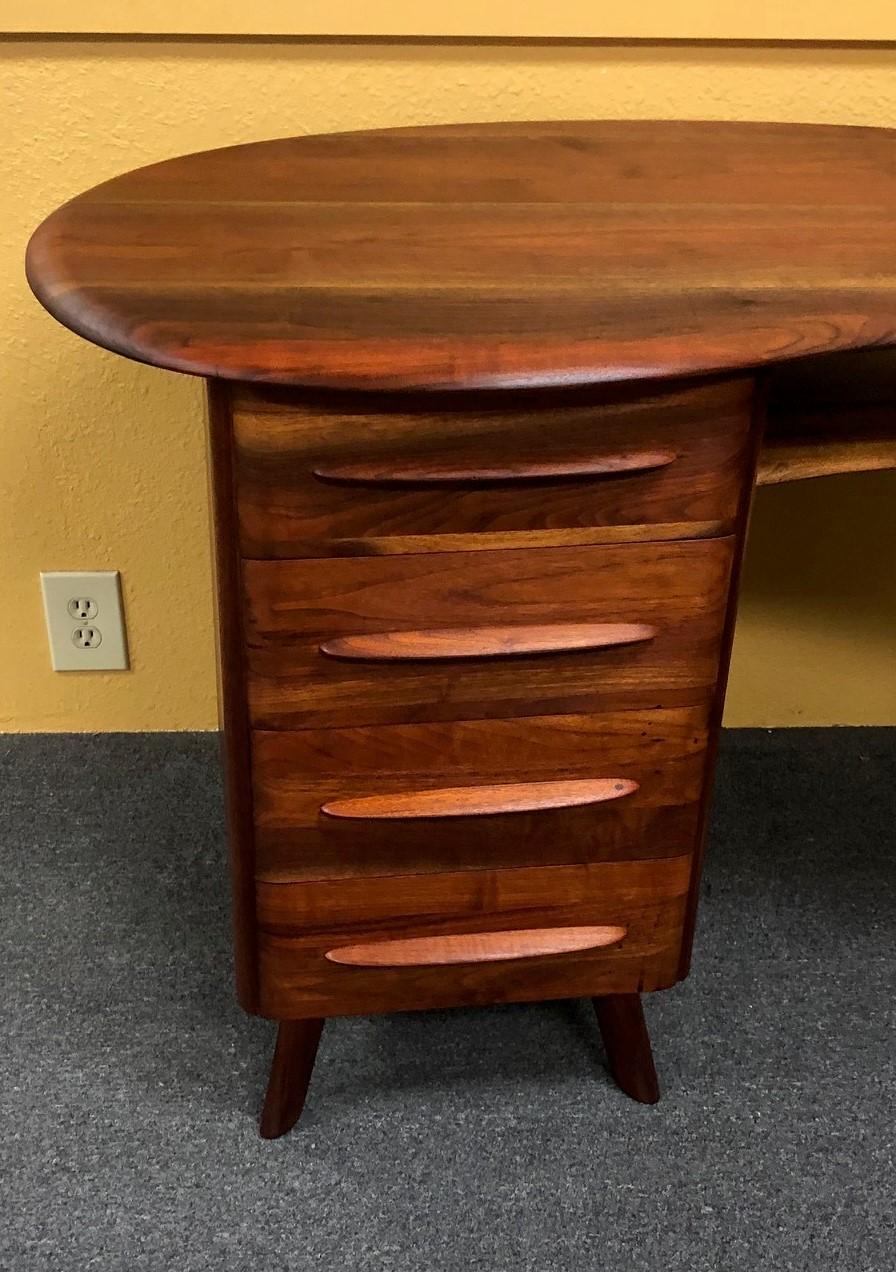 Midcentury Walnut Kidney Shaped Desk by Carl Bissman In Excellent Condition In San Diego, CA