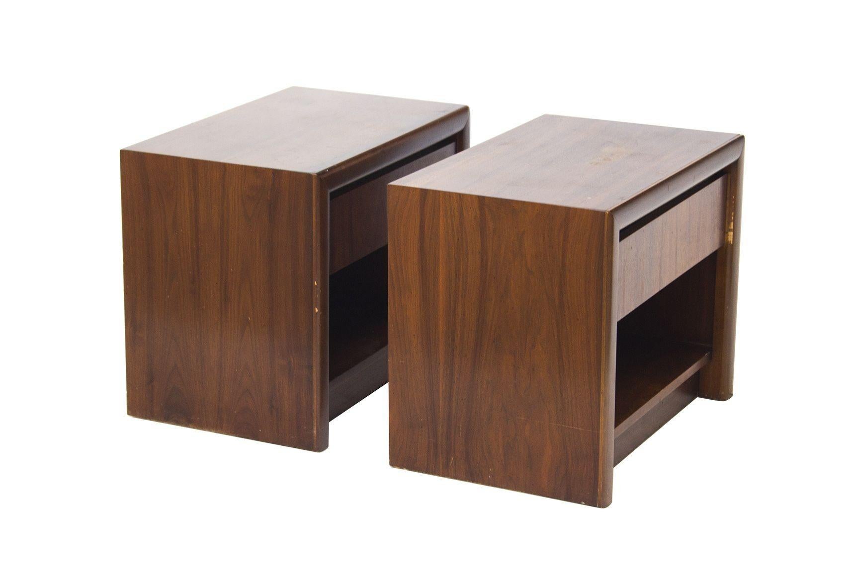Mid-Century Walnut Nightstands by Lane, Pair For Sale 4