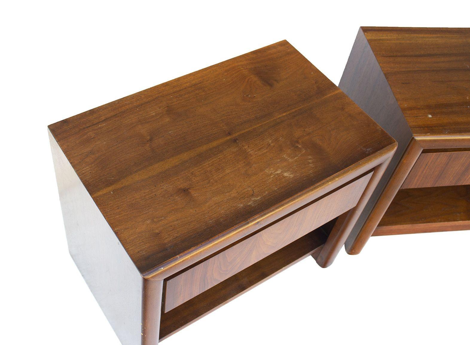 Mid-Century Walnut Nightstands by Lane, Pair In Fair Condition For Sale In Grand Rapids, MI