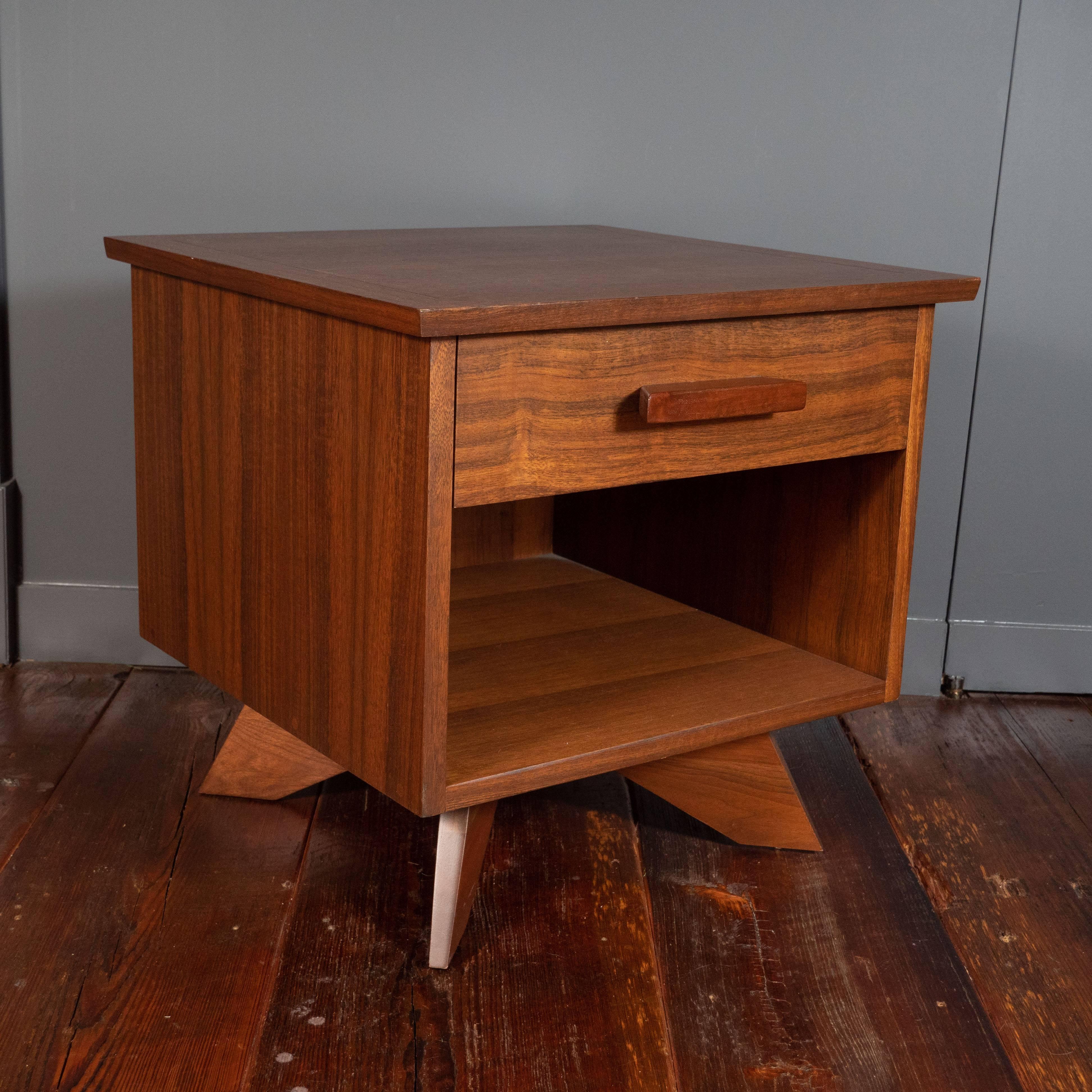 Midcentury Walnut Side Table by George Nakashima for Widdicomb Furniture Co. In Excellent Condition In Southampton, NY