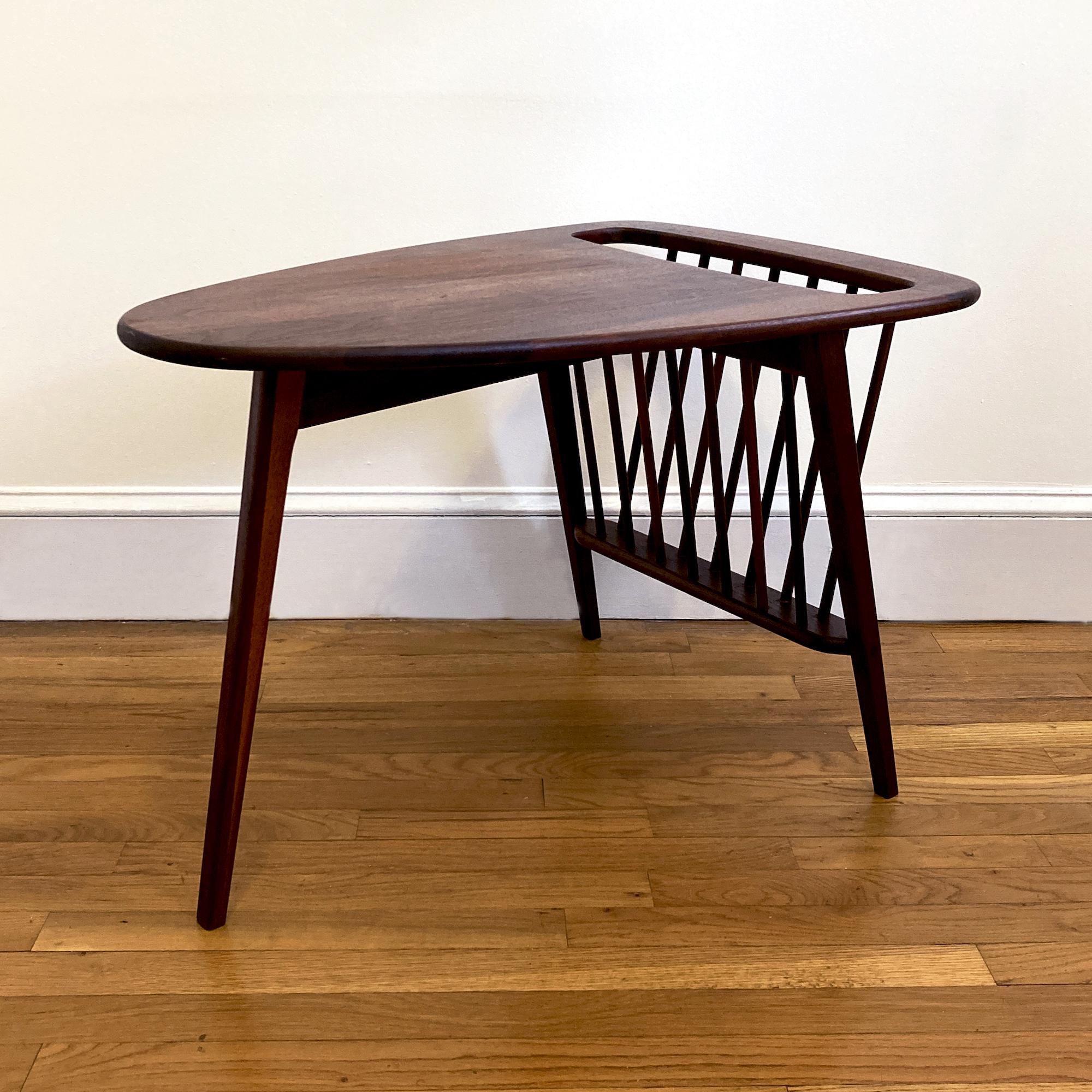 Mid-Century Modern solid walnut side table with magazine rack designed by Arthur Umanoff (1923-1985) for Washington Woodcraft in 1964. 

Dimensions: H 20.75