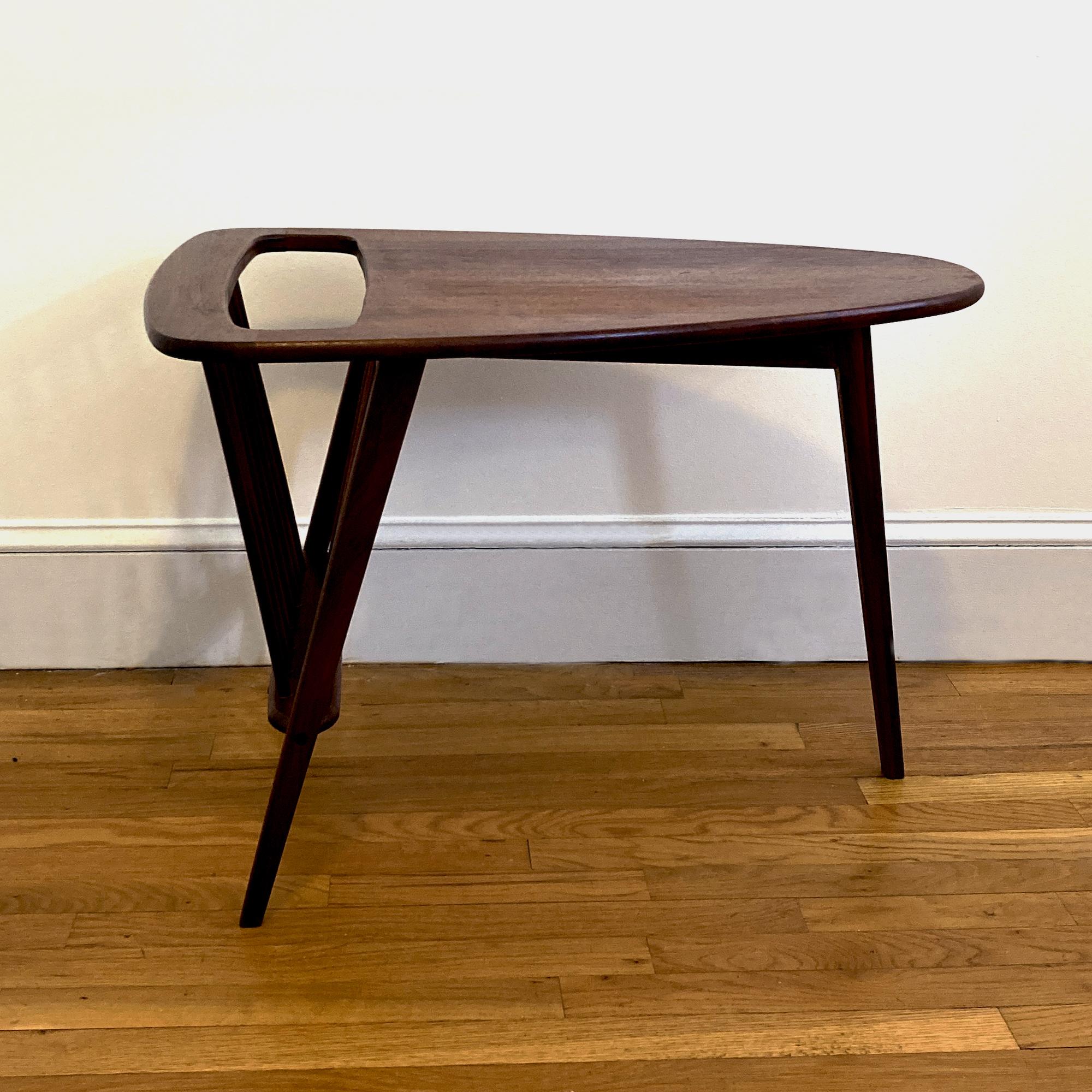 Arthur Umanoff Midcentury Walnut Side Table with Magazine Rack In Good Condition In New York, NY