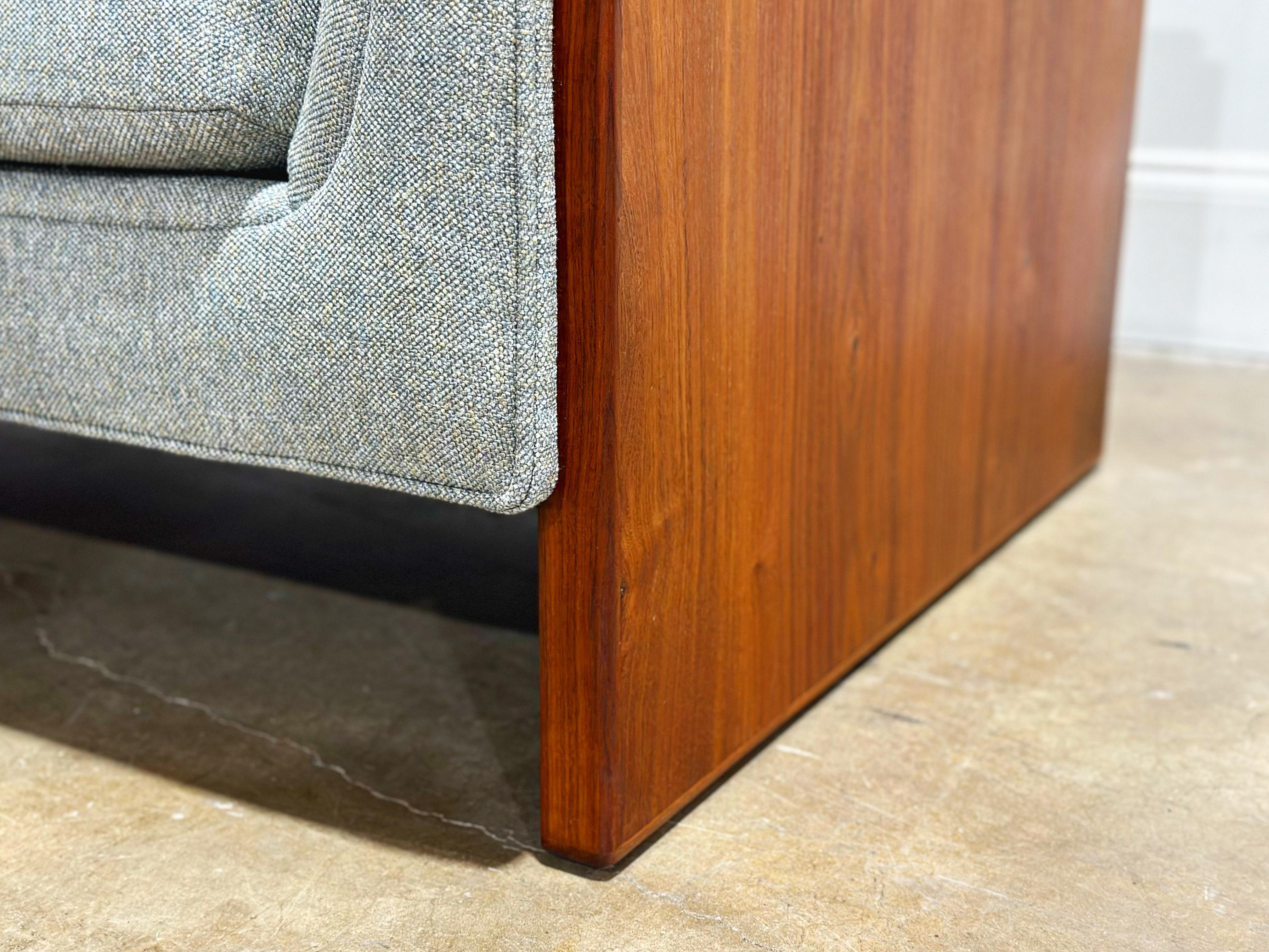 Midcentury Walnut Slab Modernist Case Sofa by Otmar - After Milo Baughman In Good Condition In Decatur, GA