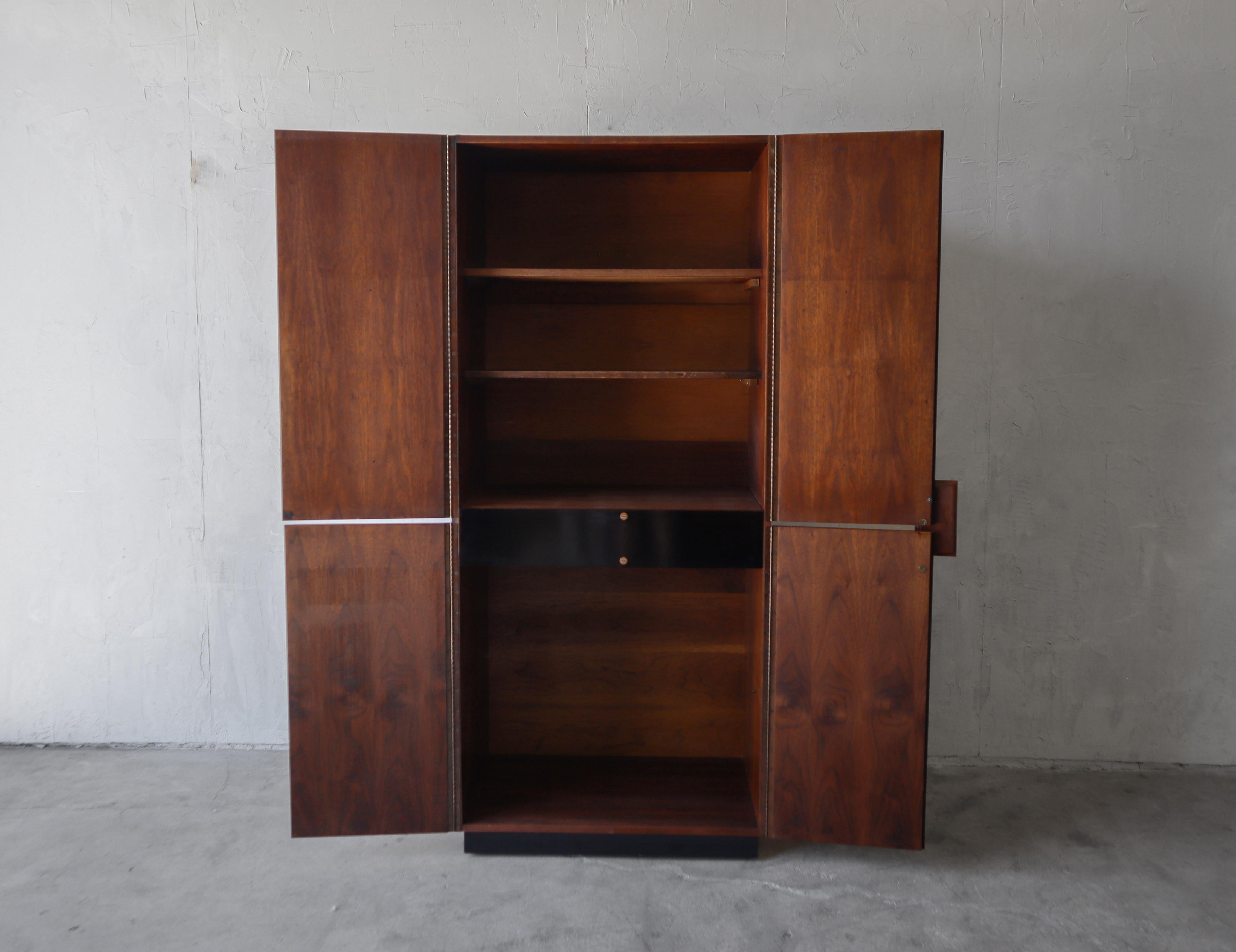 20ième siècle Armoire de rangement du milieu du siècle dernier par Glenn of California en vente