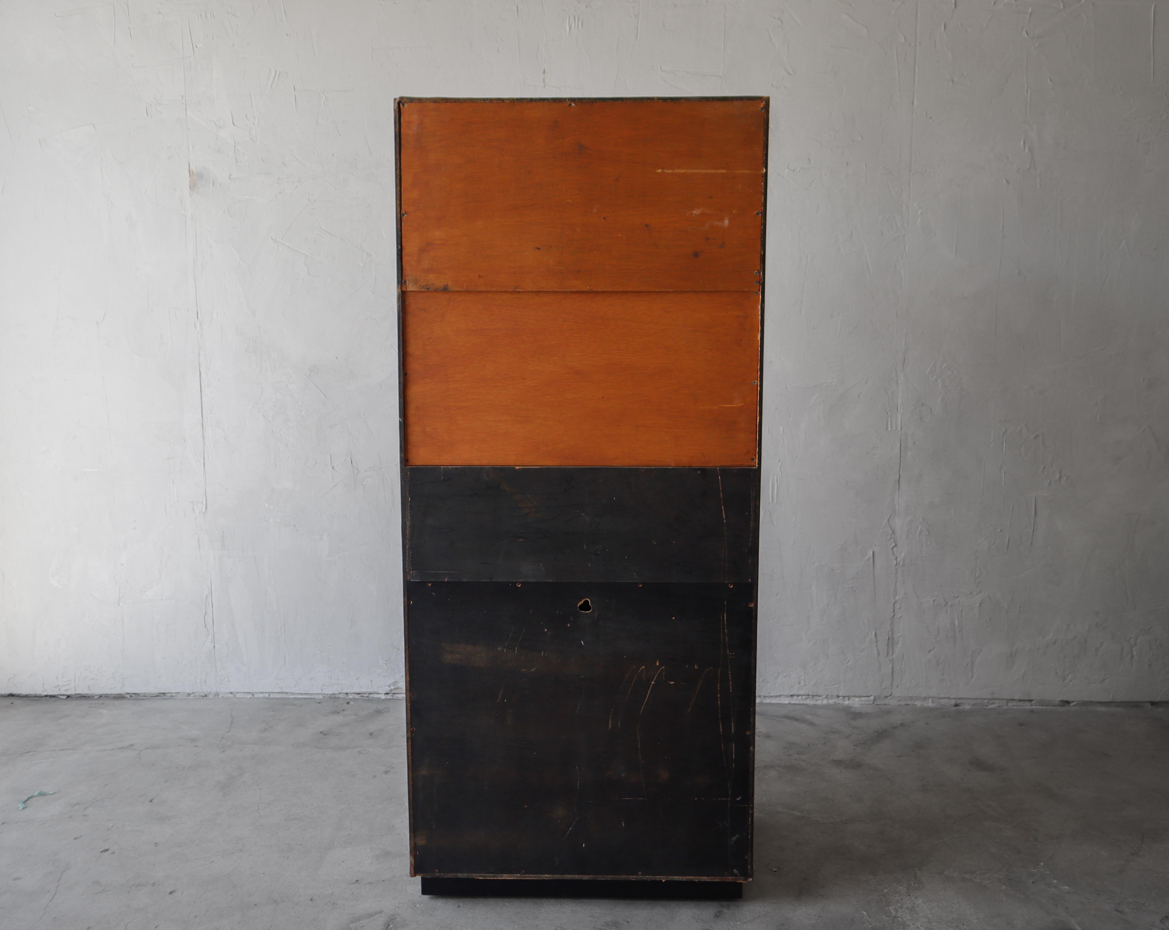 Armoire de rangement du milieu du siècle dernier par Glenn of California en vente 1