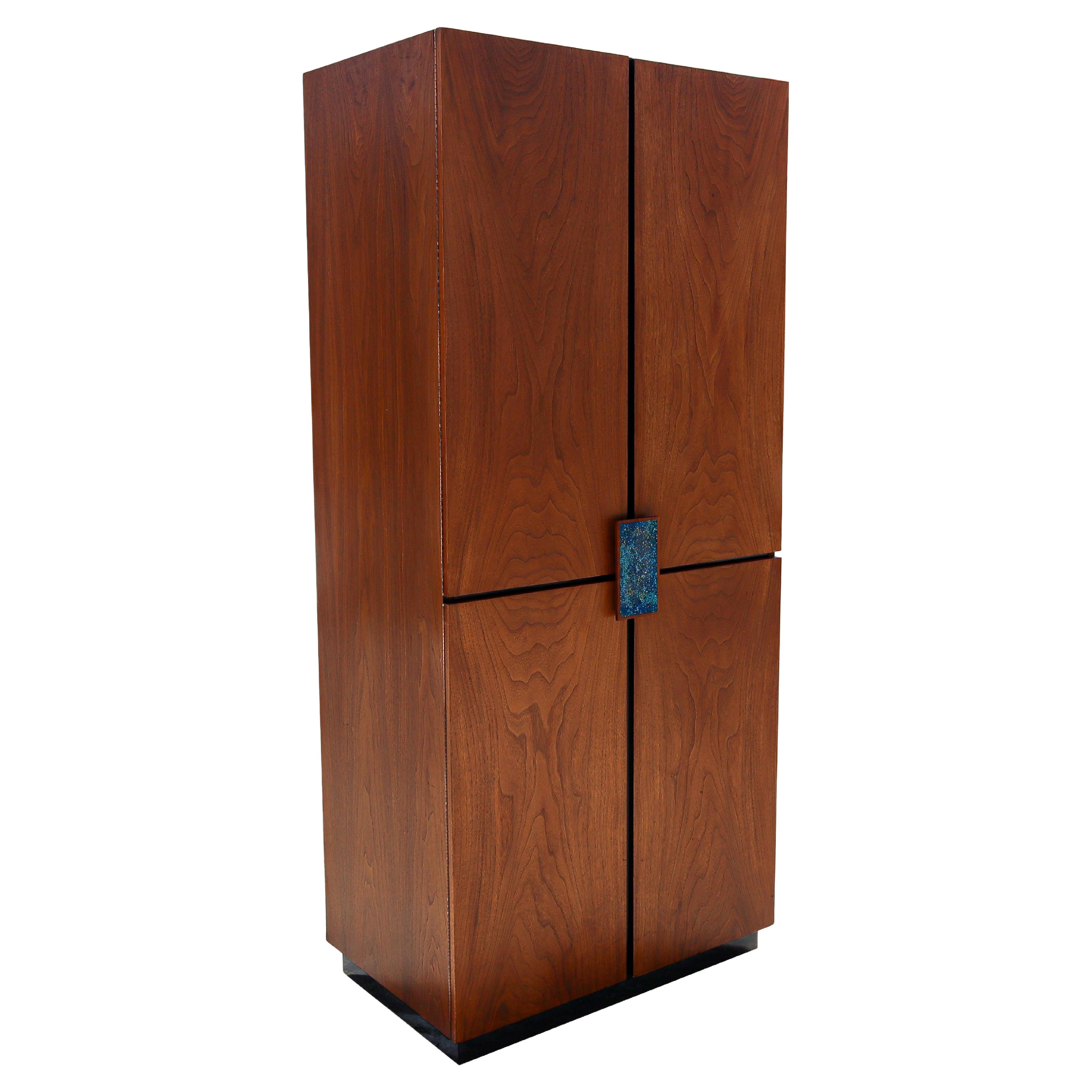 Nussbaumschrank aus der Mitte des Jahrhunderts von Glenn of California im Angebot