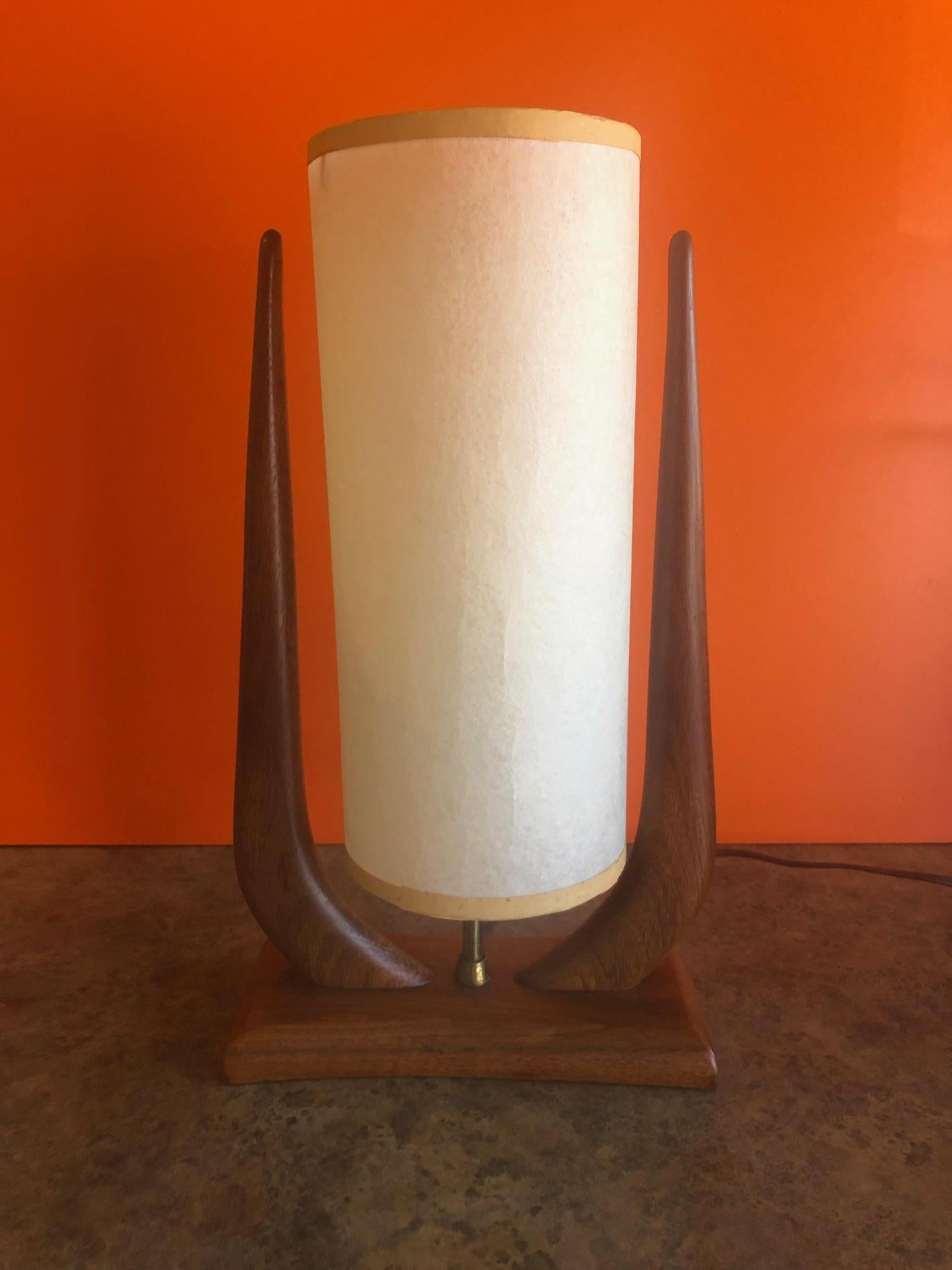 Midcentury Walnut Table Lamp by Modeline Lamp Co. In Good Condition In San Diego, CA