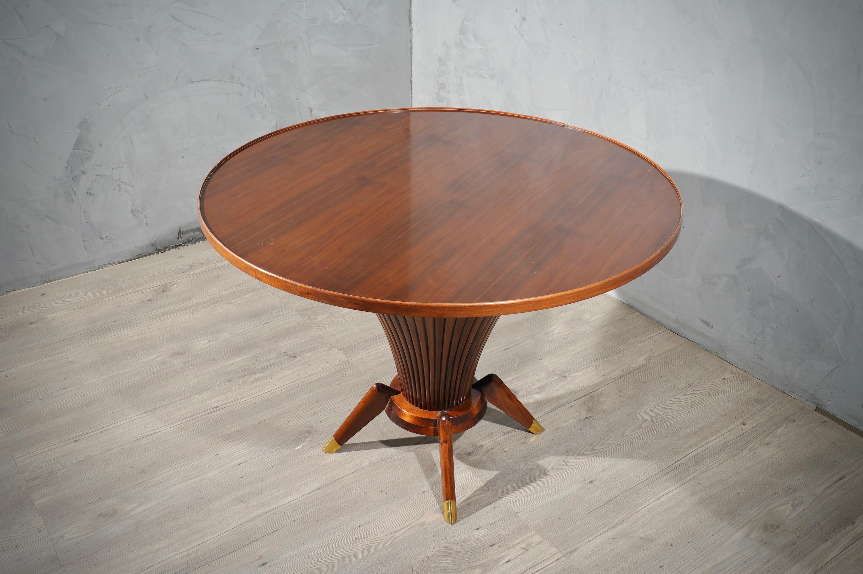 Midcentury Walnut Wood and Brass Italian Center Table, 1950 In Good Condition In Rome, IT