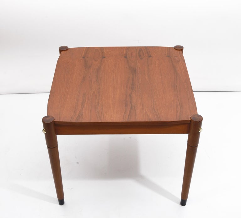 Mid-Century Walnut Wood and Brass Rectangular Italian Coffee Table, 1960s For Sale 9