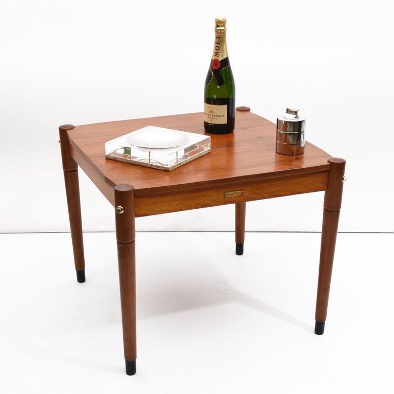 Mid-Century Walnut Wood and Brass Rectangular Italian Coffee Table, 1960s For Sale 11