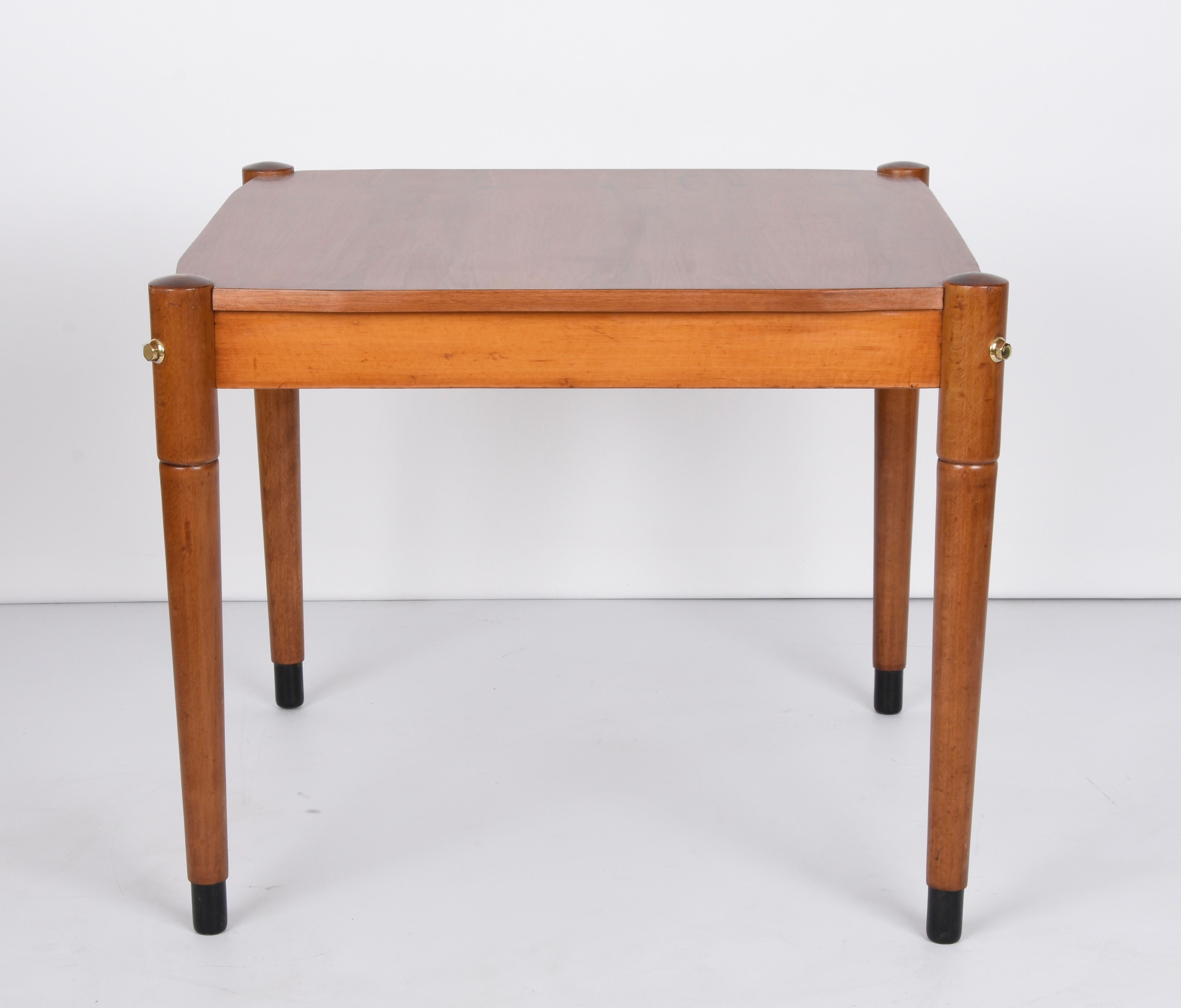 20ième siècle Table basse italienne rectangulaire en bois de noyer et laiton du milieu du siècle dernier, années 1960 en vente