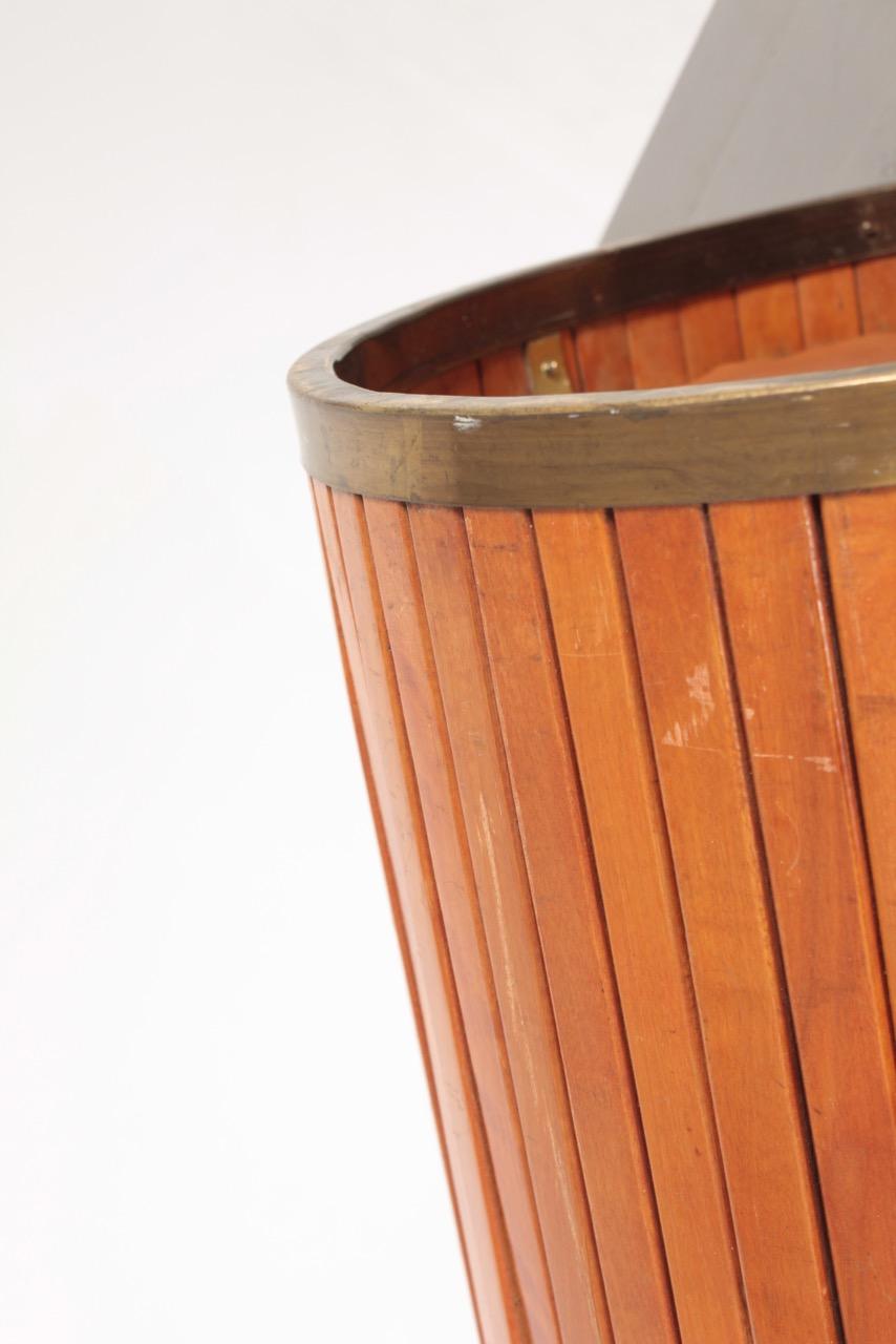Midcentury Waste Bin in Beech and Brass, Made in Denmark, 1950s In Good Condition In Lejre, DK
