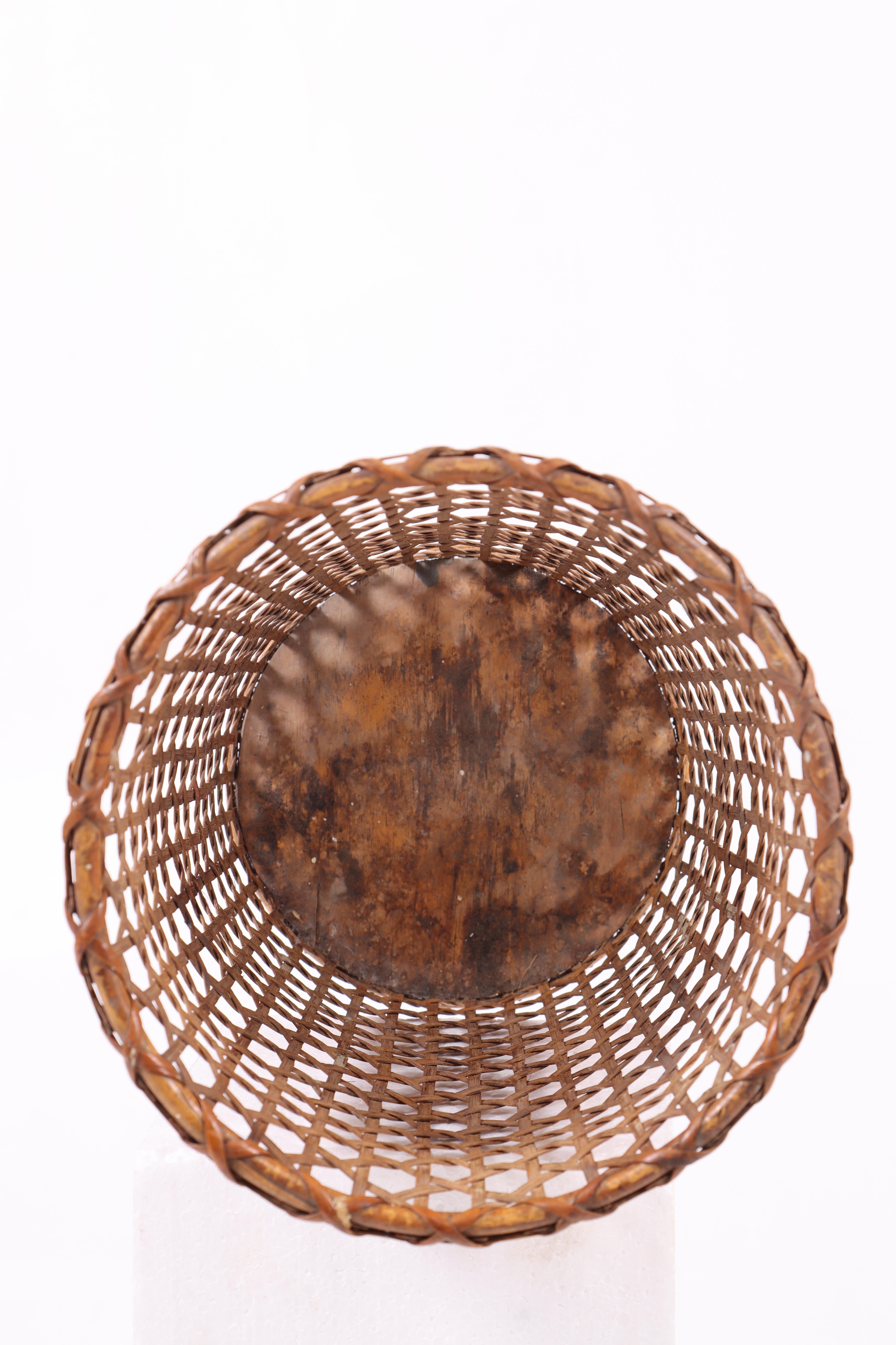 Mid-Century Modern Poubelle de milieu de siècle en canne française, fabriquée au Danemark, années 1950 en vente