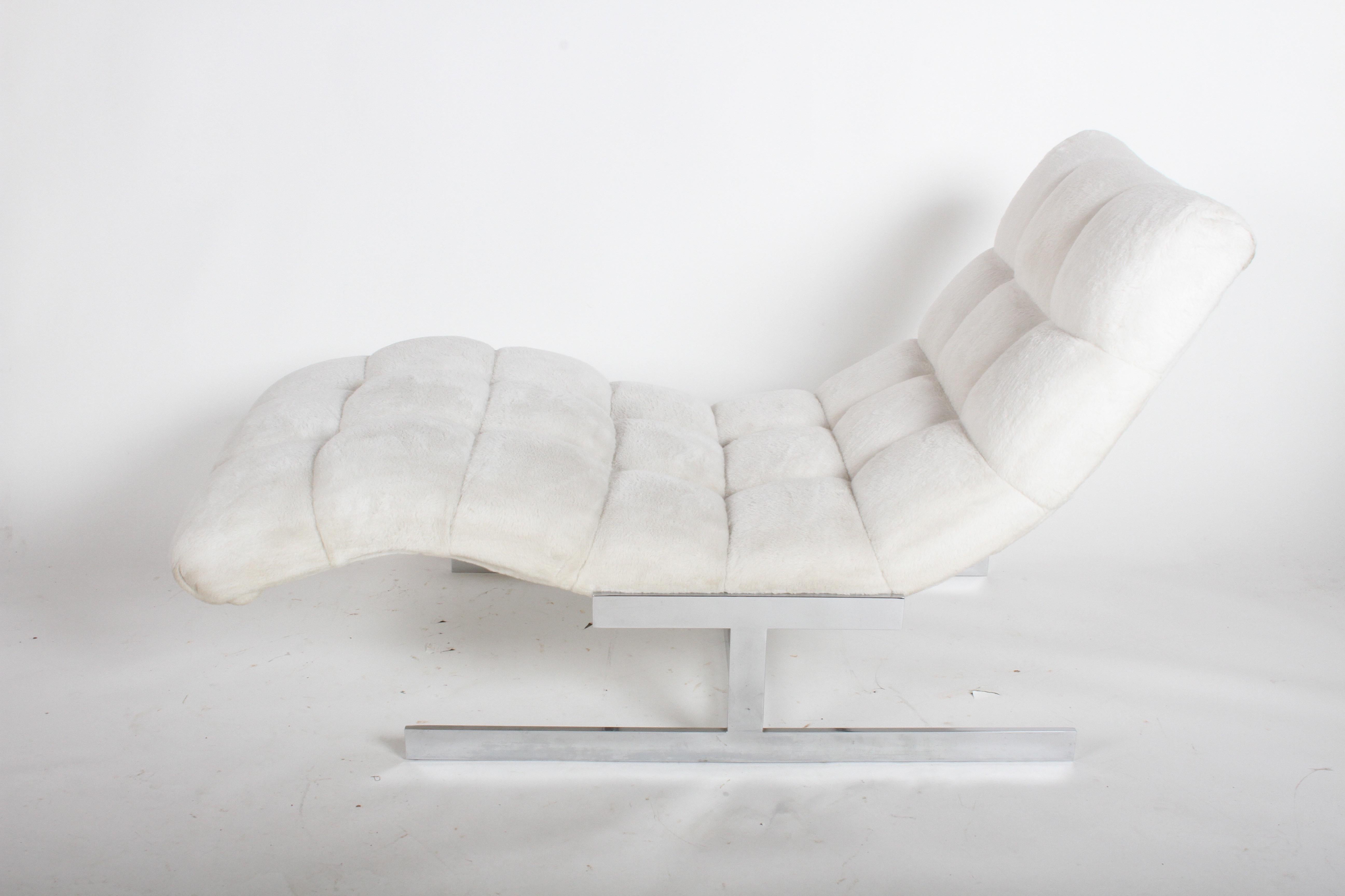 Vintage 1960s-1970s wave form floating chaise longue with original white tufted upholstery and chrome frame. Upholstery has been professionally cleaned, but should be updated if perfection is required. Chrome is bright and in nice vintage condition.