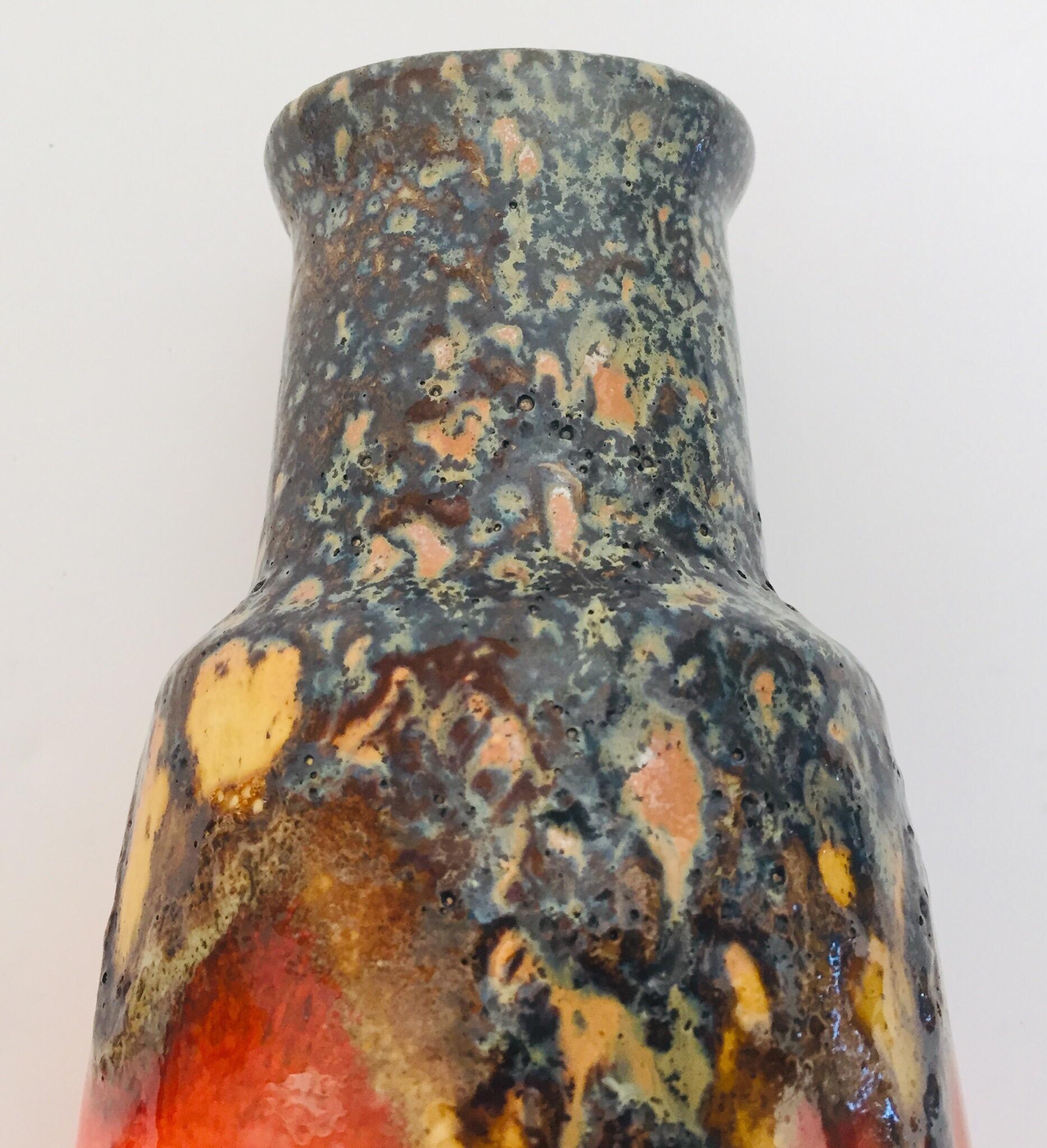 Westdeutsche Bauhaus-Vase aus der Mitte des Jahrhunderts in Flach Lava Orange, 1960 (Handgefertigt) im Angebot