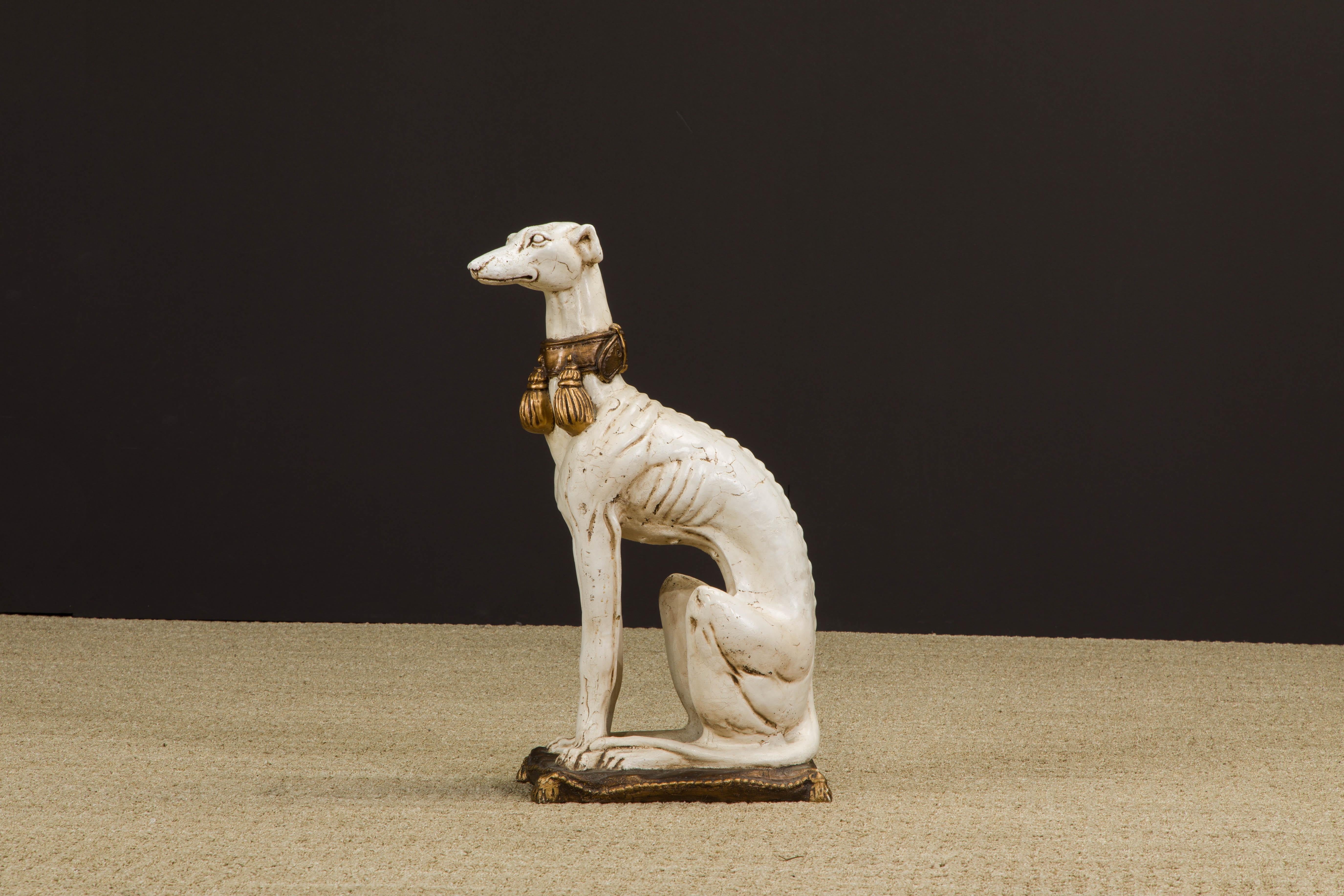 Sculpture de chien Whippet du milieu du siècle en composite peint avec collier doré en vente 8