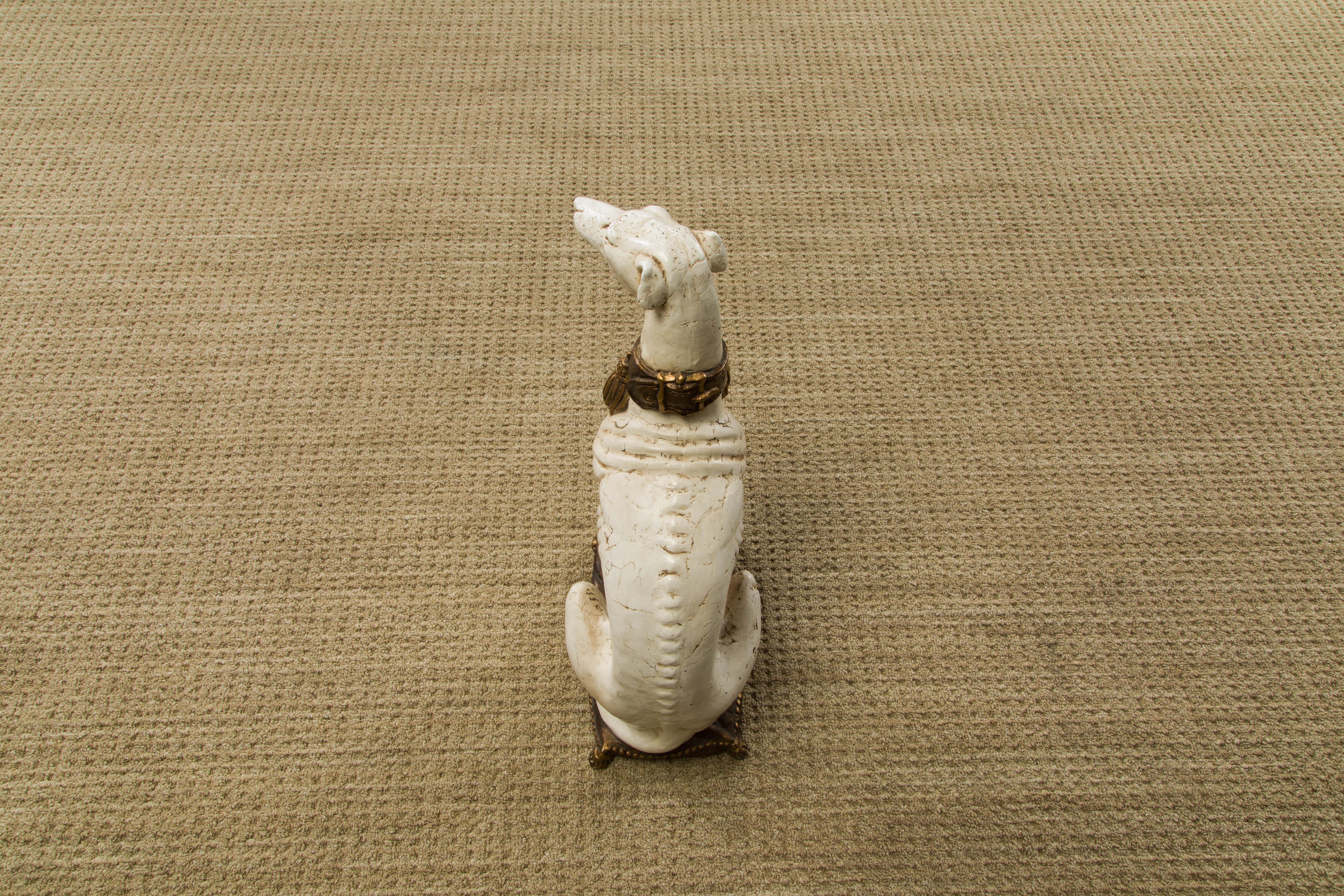 Sculpture de chien Whippet du milieu du siècle en composite peint avec collier doré en vente 9