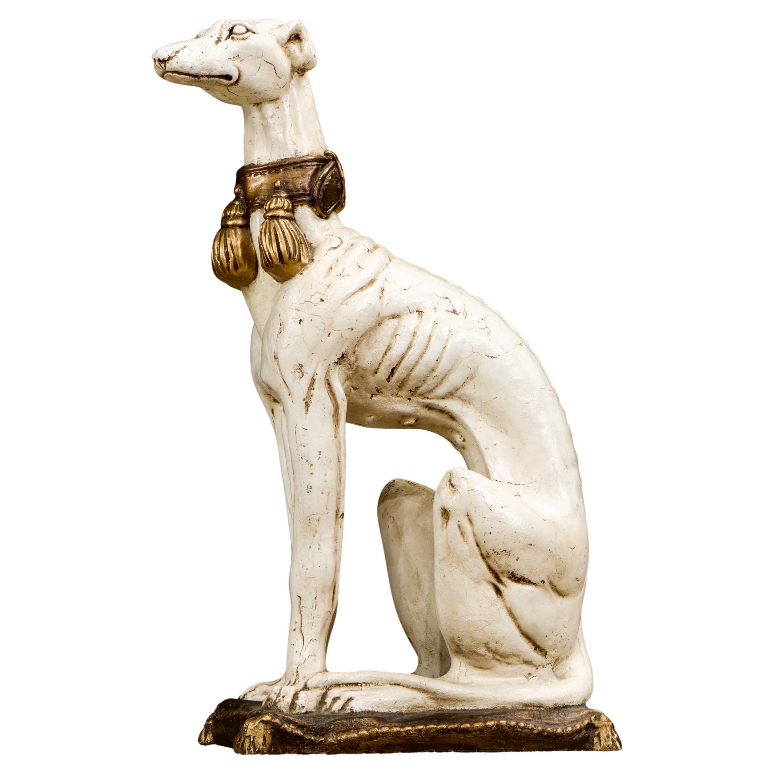 Sculpture de chien Whippet du milieu du siècle en composite peint avec collier doré en vente
