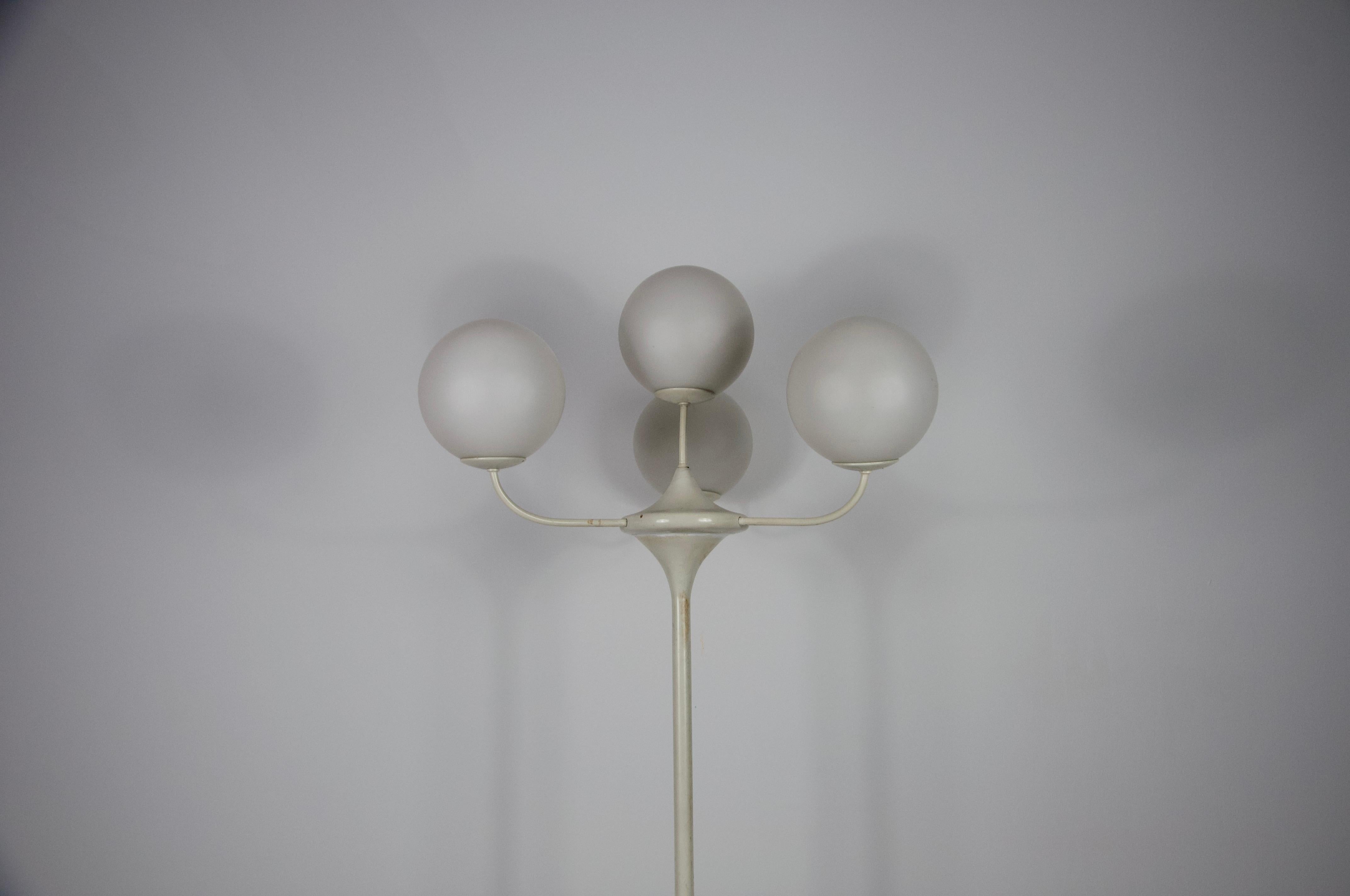 This exceptional midcentury floor lamp, designed by Max Bill for Temde in the 1960s, is a stunning example of Space Age design. Crafted in Switzerland, it embodies a perfect fusion of functionality and artistic elegance, making it a sought-after